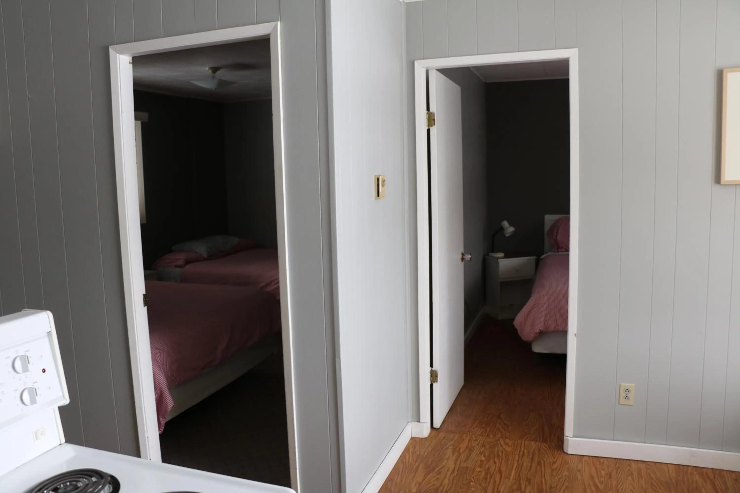 Bed in Jasper Way Inn Resort & Campground