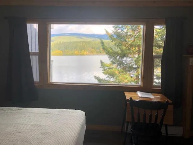 Mountain view in Jasper Way Inn Resort & Campground