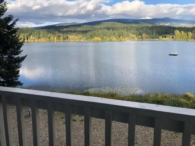 Lake view in Jasper Way Inn Resort & Campground