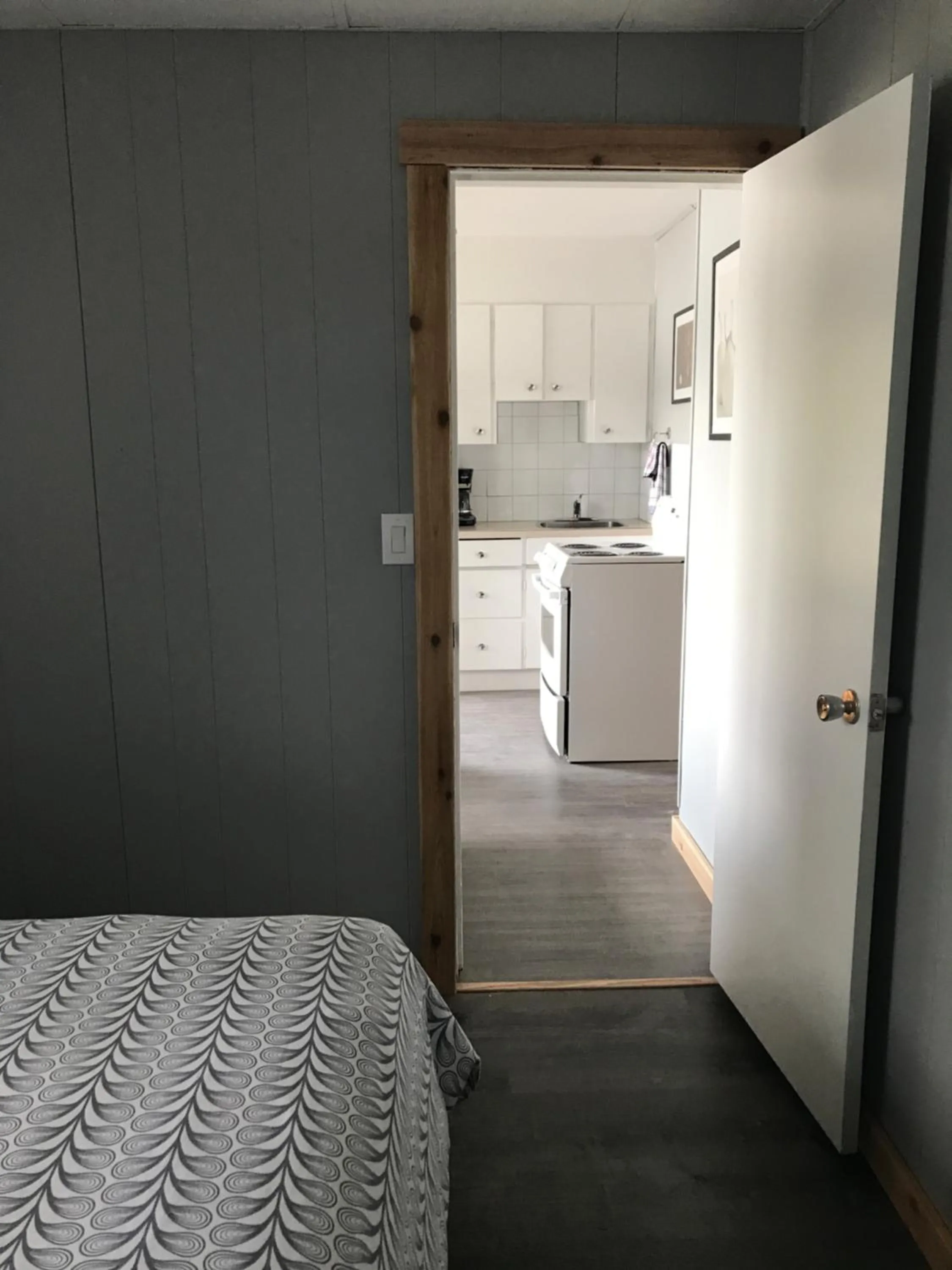 Bed in Jasper Way Inn Resort & Campground