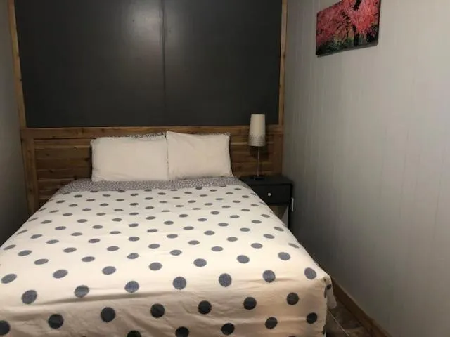 Bed in Jasper Way Inn Resort & Campground