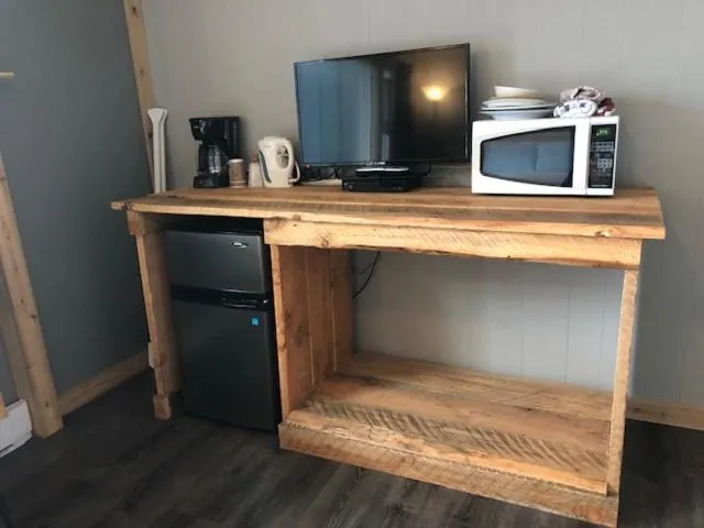 TV and multimedia in Jasper Way Inn Resort & Campground