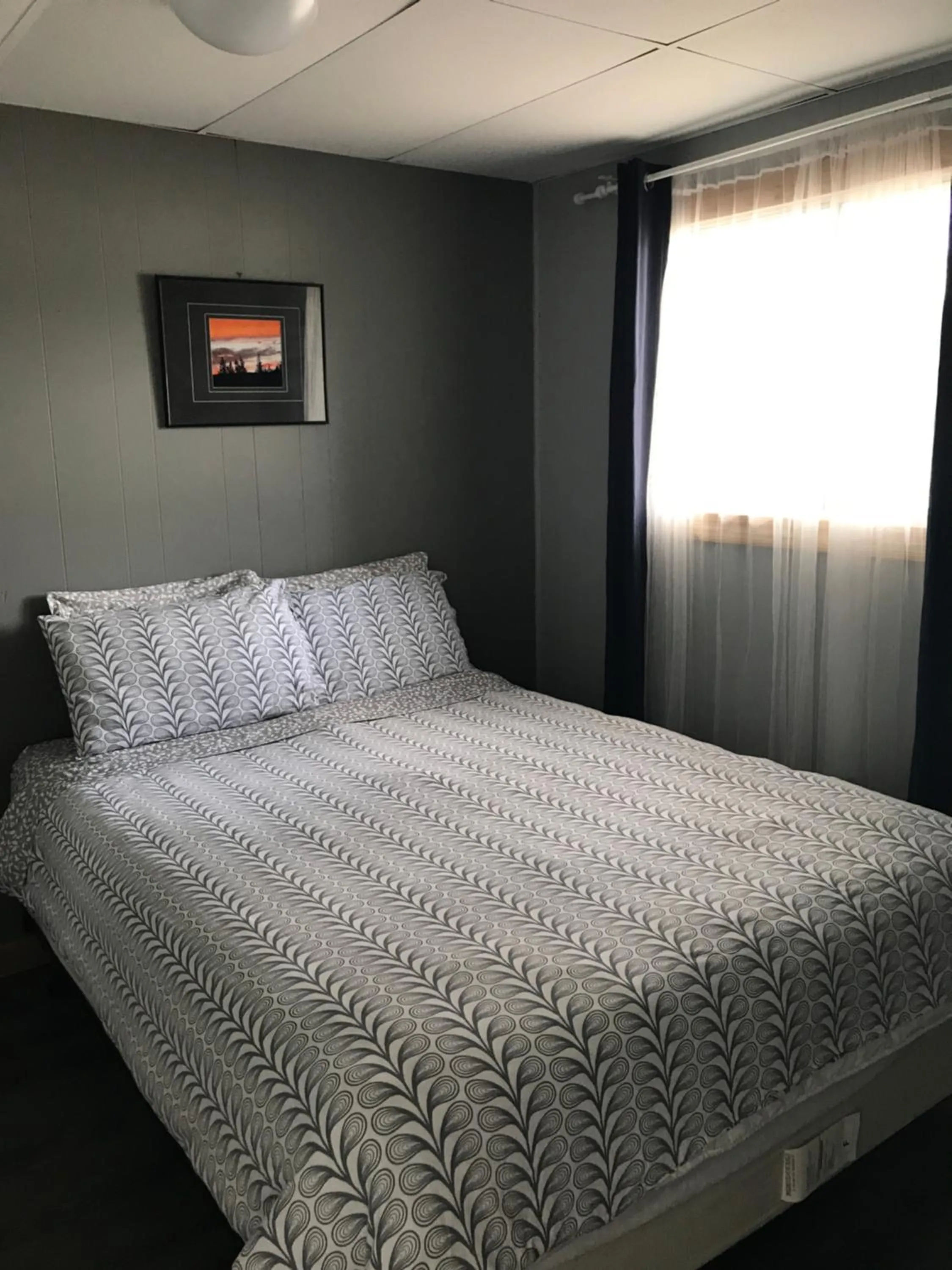 Bed in Jasper Way Inn Resort & Campground