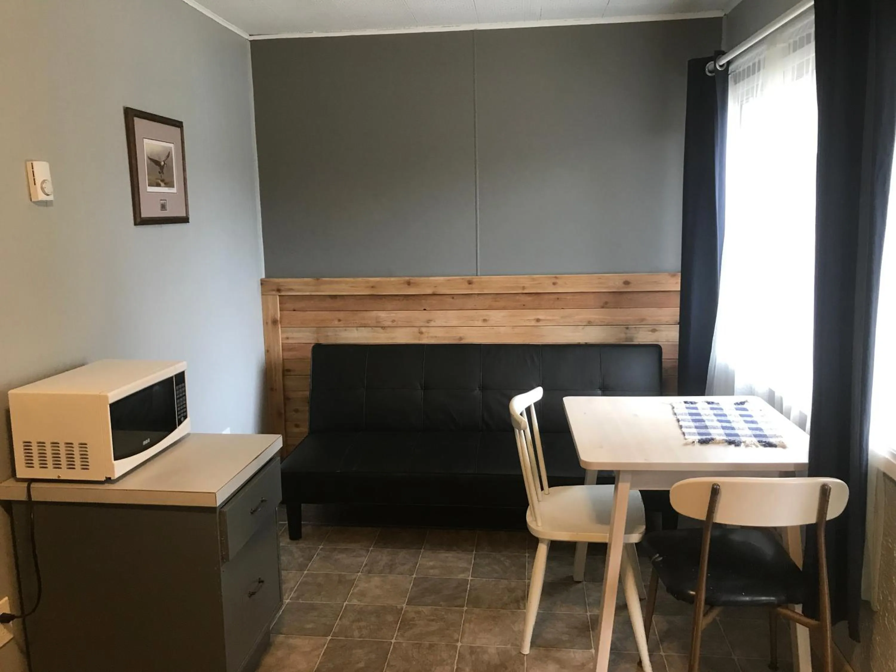Dining area in Jasper Way Inn Resort & Campground