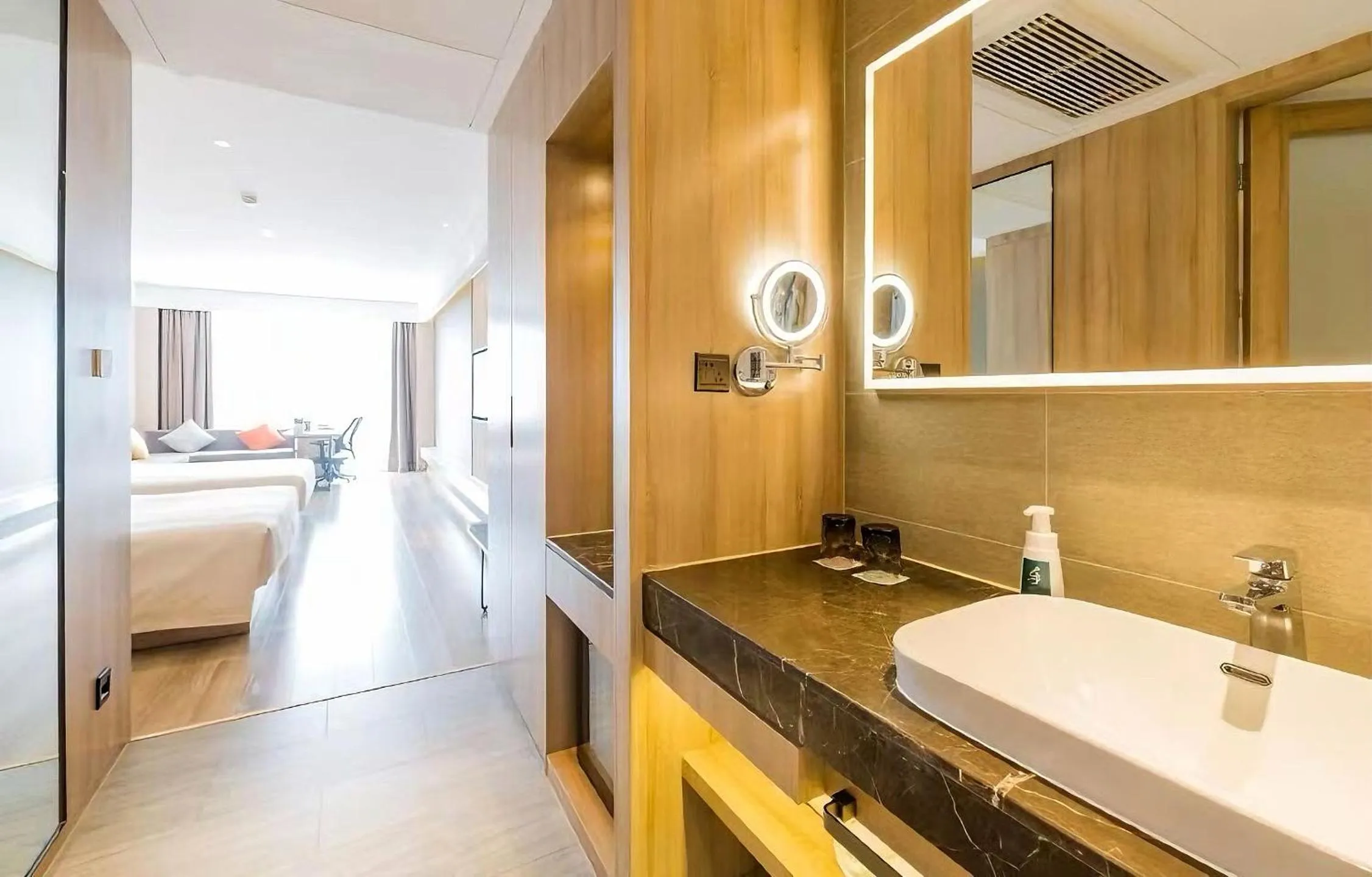 Shower, Bed in Atour Hotel Hangzhou Future Technology City Haichuang Park