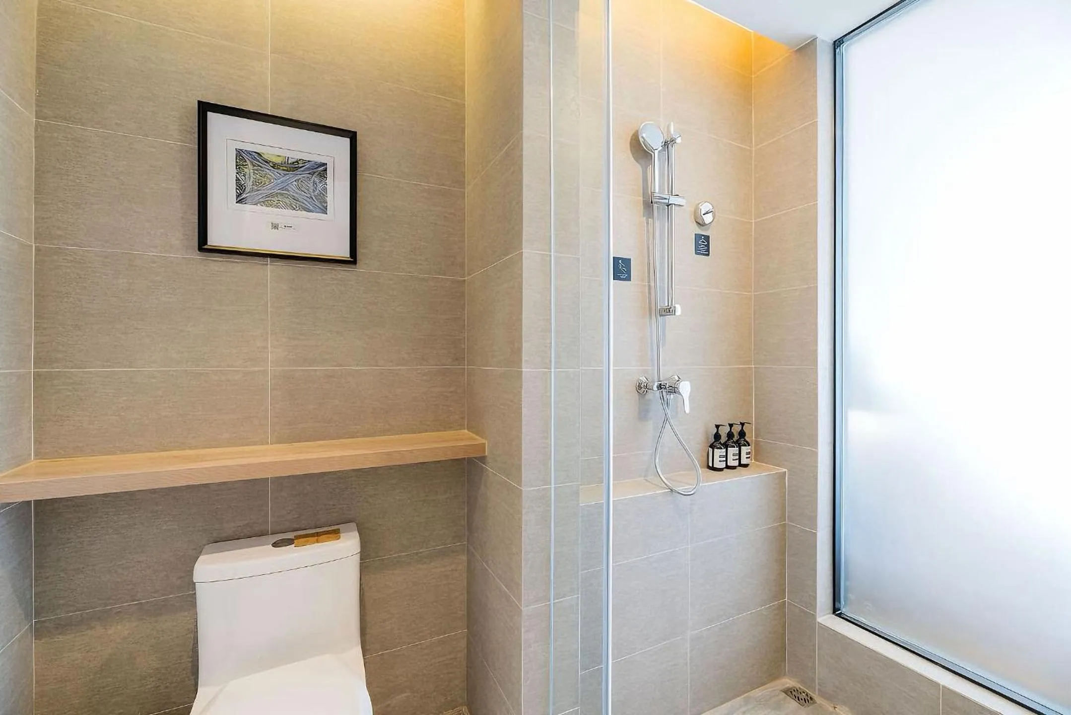 Bathroom in Atour Hotel Hangzhou Future Technology City Haichuang Park