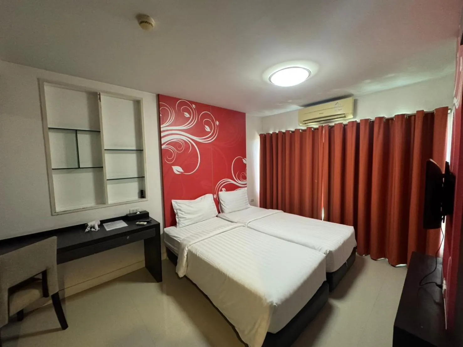 Bedroom, Bed in Palette Bella B All Suites Bangkok Hotel