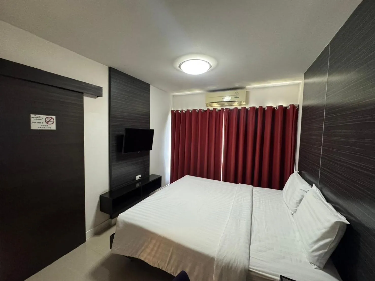 Bedroom, Bed in Palette Bella B All Suites Bangkok Hotel