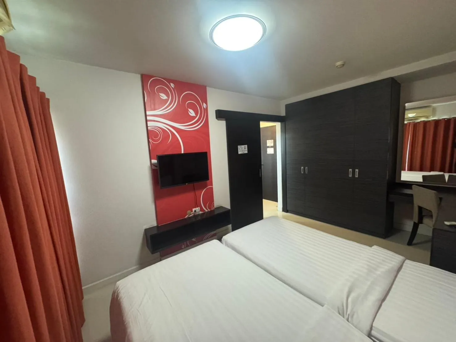 Bedroom, Bed in Palette Bella B All Suites Bangkok Hotel