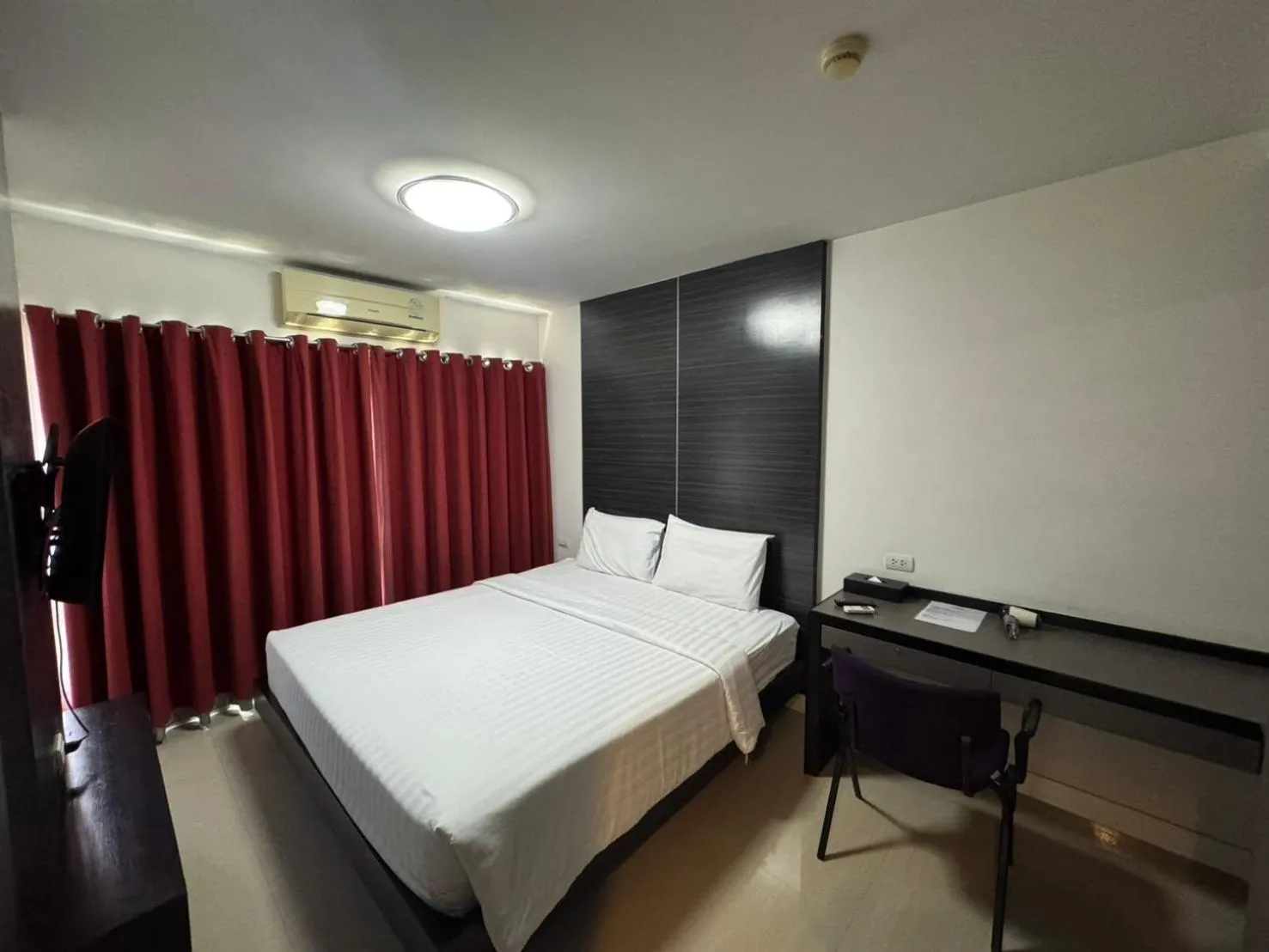 Bedroom, Bed in Palette Bella B All Suites Bangkok Hotel