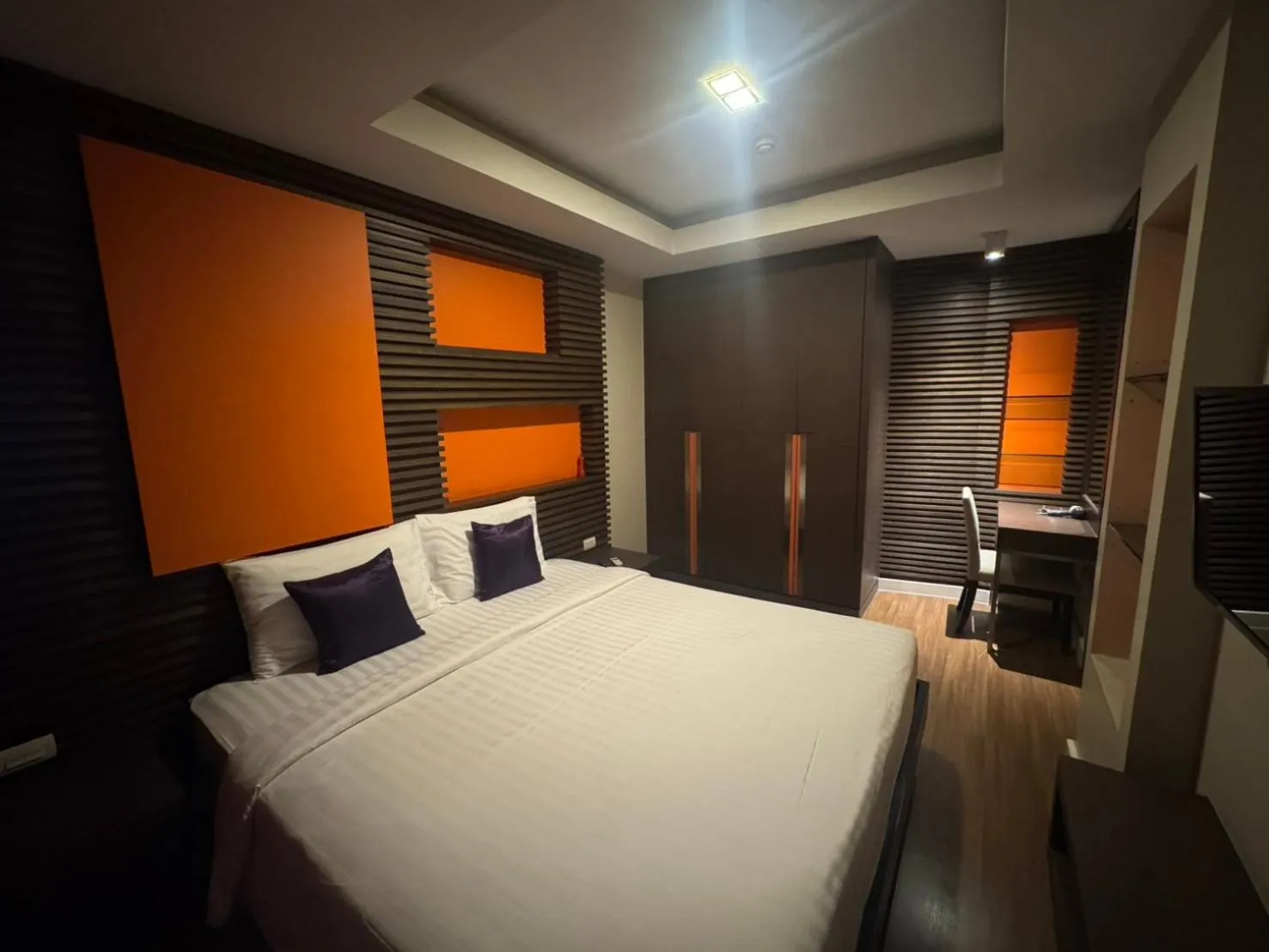 Bedroom, Bed in Palette Bella B All Suites Bangkok Hotel