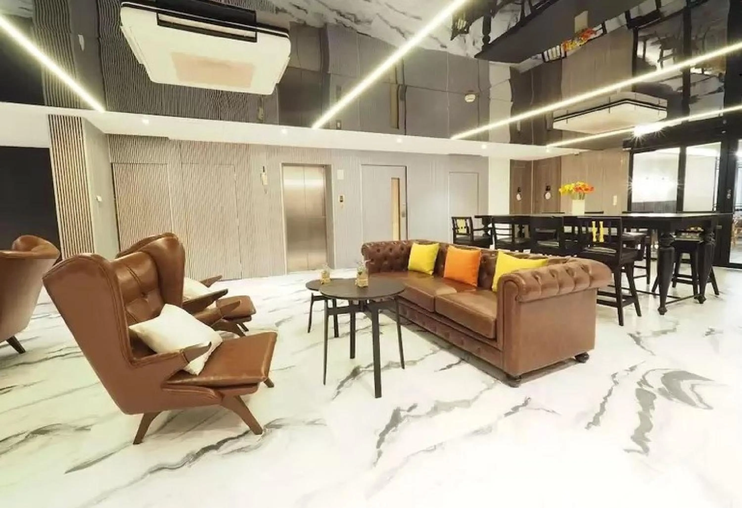 Lobby or reception in Palette Bella B All Suites Bangkok Hotel