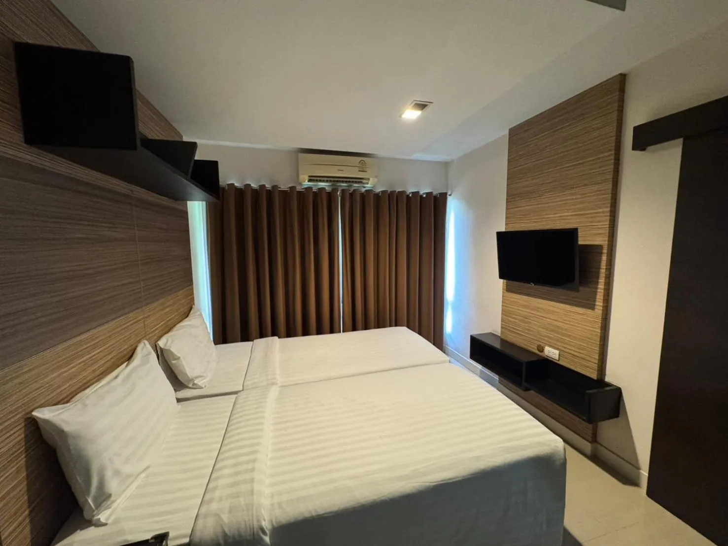 Bedroom, Bed in Palette Bella B All Suites Bangkok Hotel