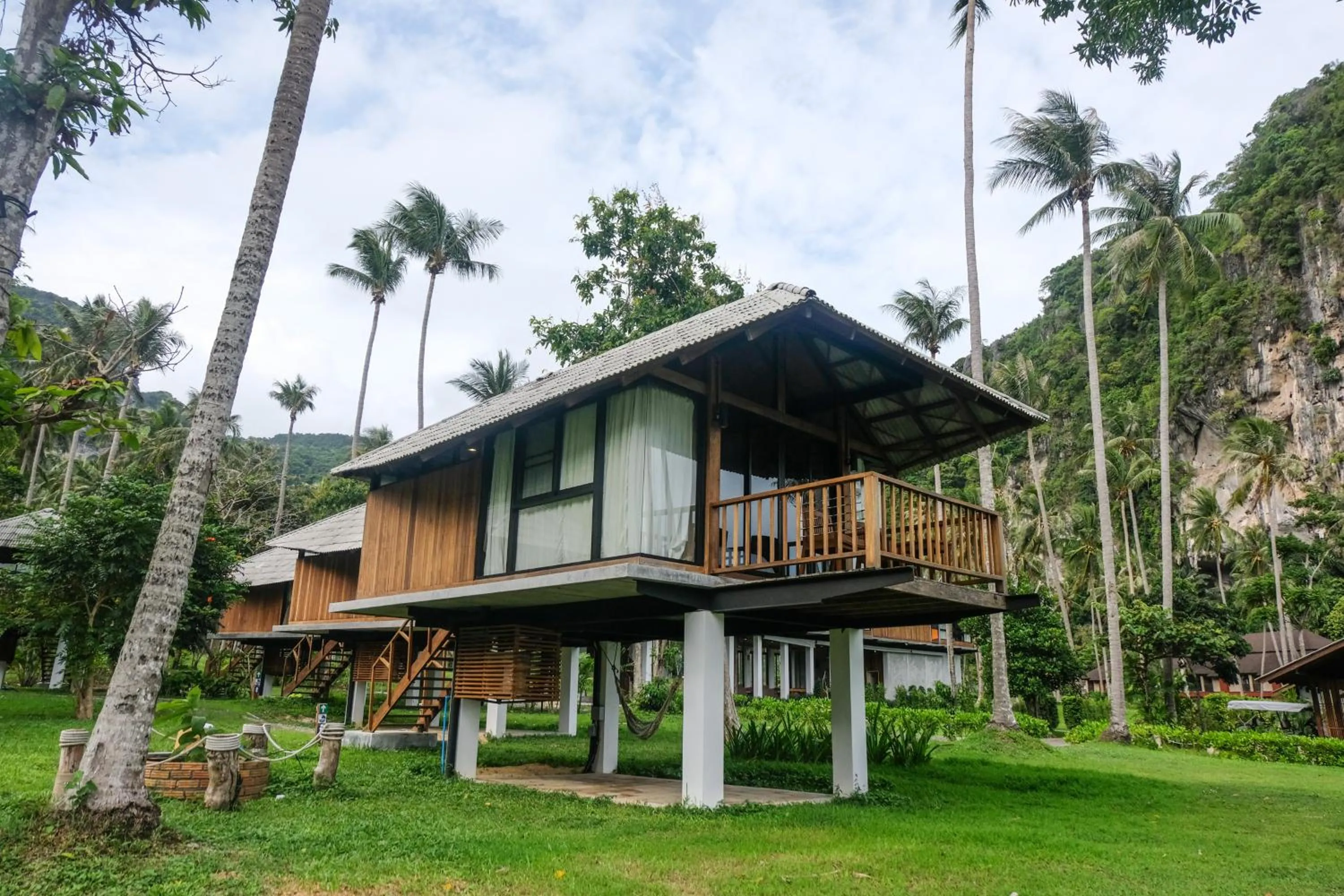 Property building in Tinidee Hideaway Tonsai Beach Krabi