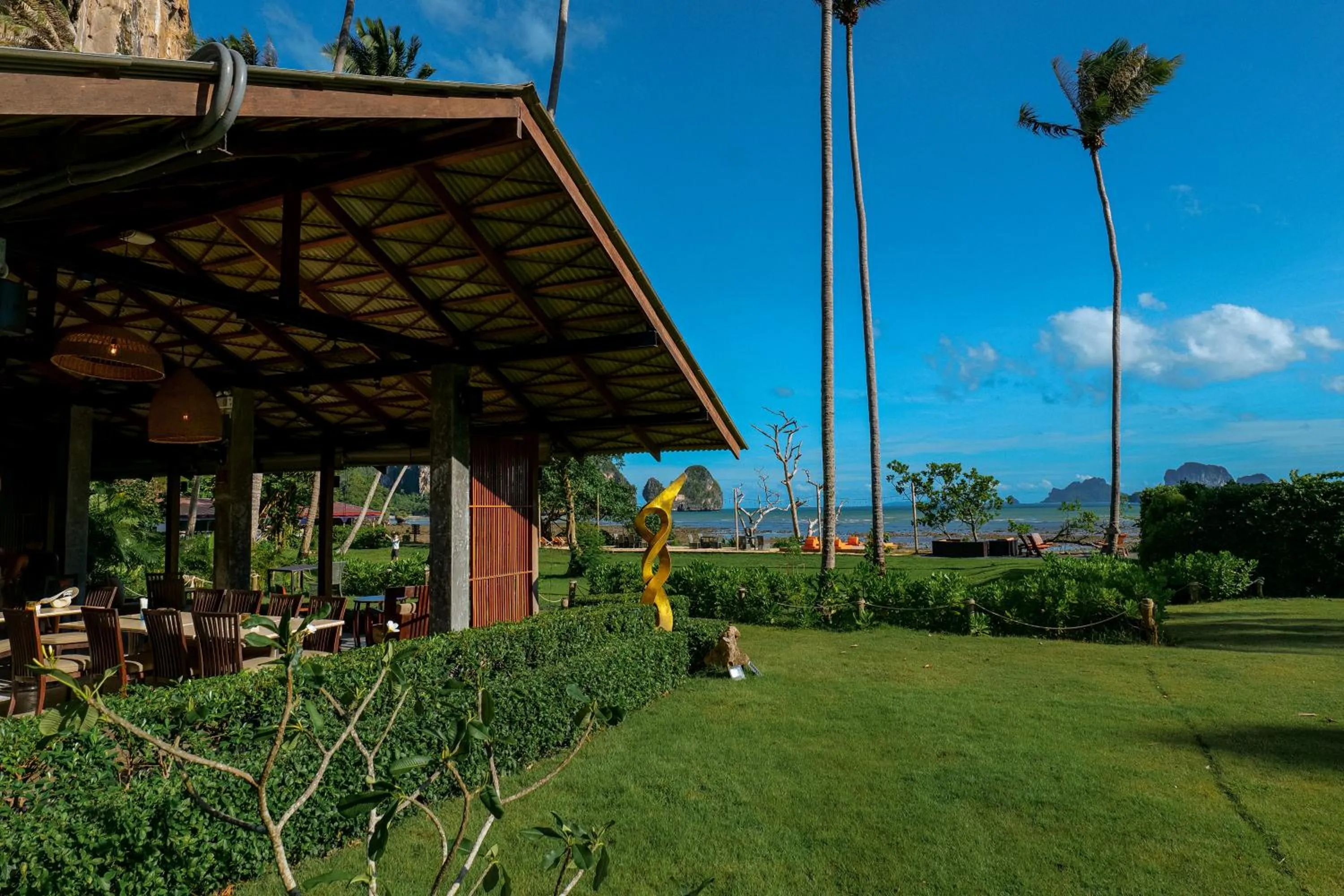 Restaurant/places to eat in Tinidee Hideaway Tonsai Beach Krabi