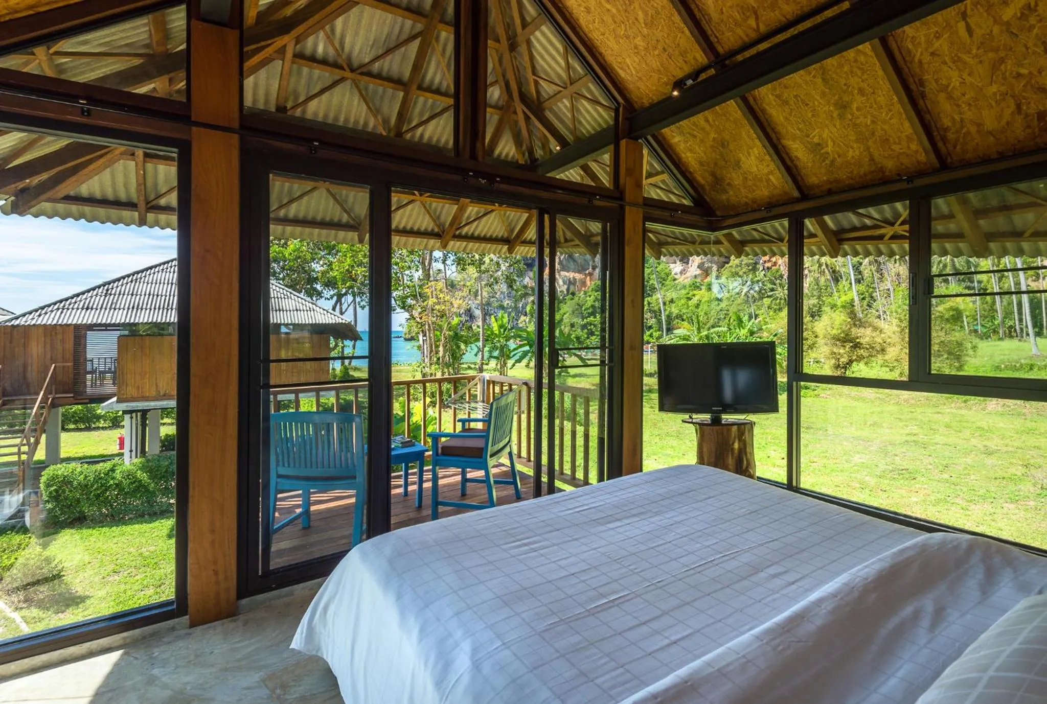 Patio in Tinidee Hideaway Tonsai Beach Krabi