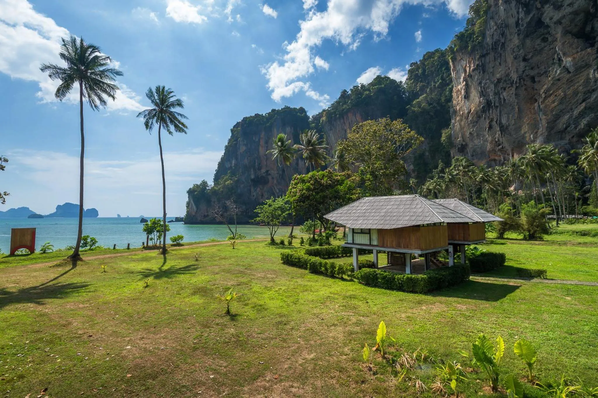 Nearby landmark in Tinidee Hideaway Tonsai Beach Krabi