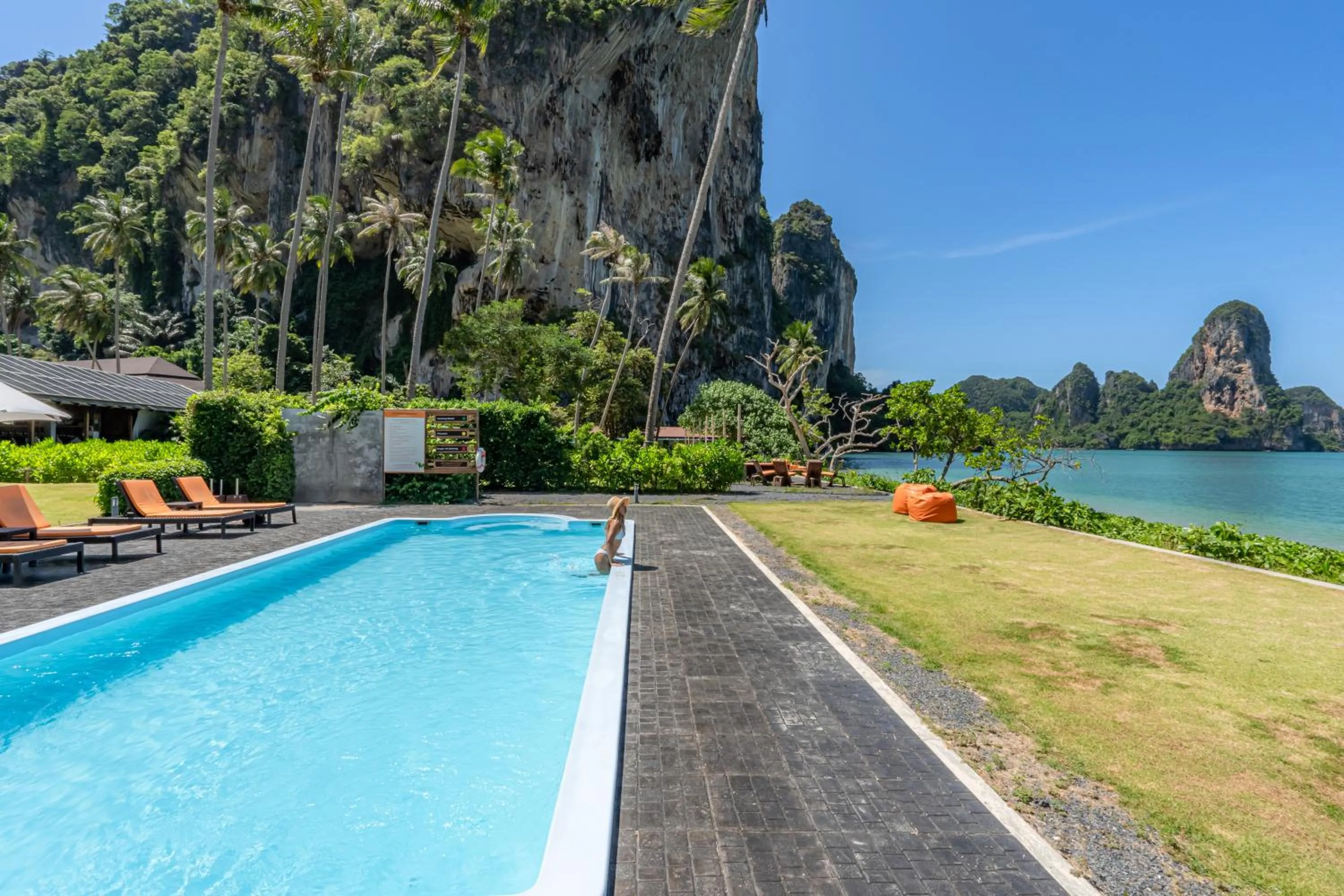Nearby landmark in Tinidee Hideaway Tonsai Beach Krabi