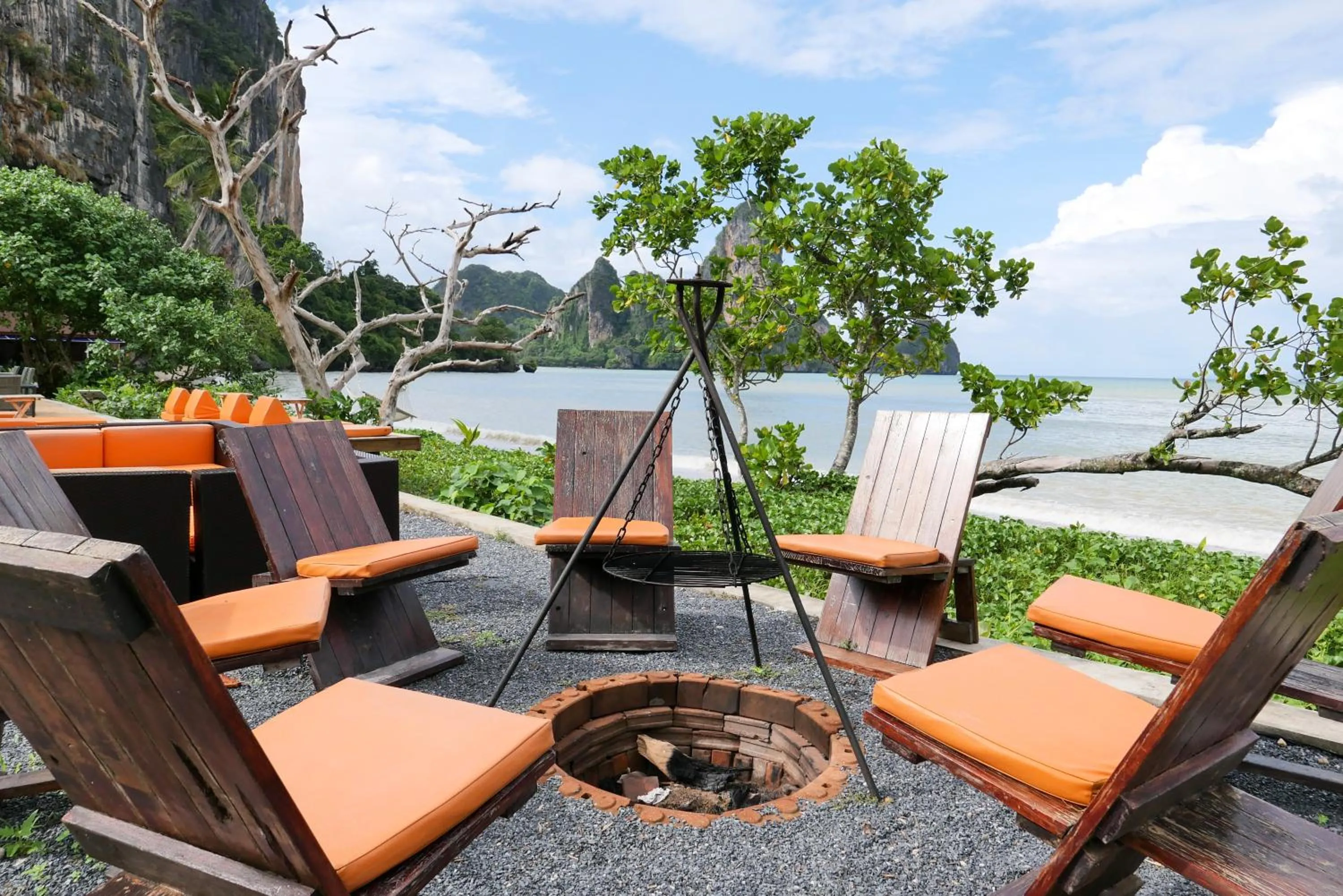 Patio in Tinidee Hideaway Tonsai Beach Krabi