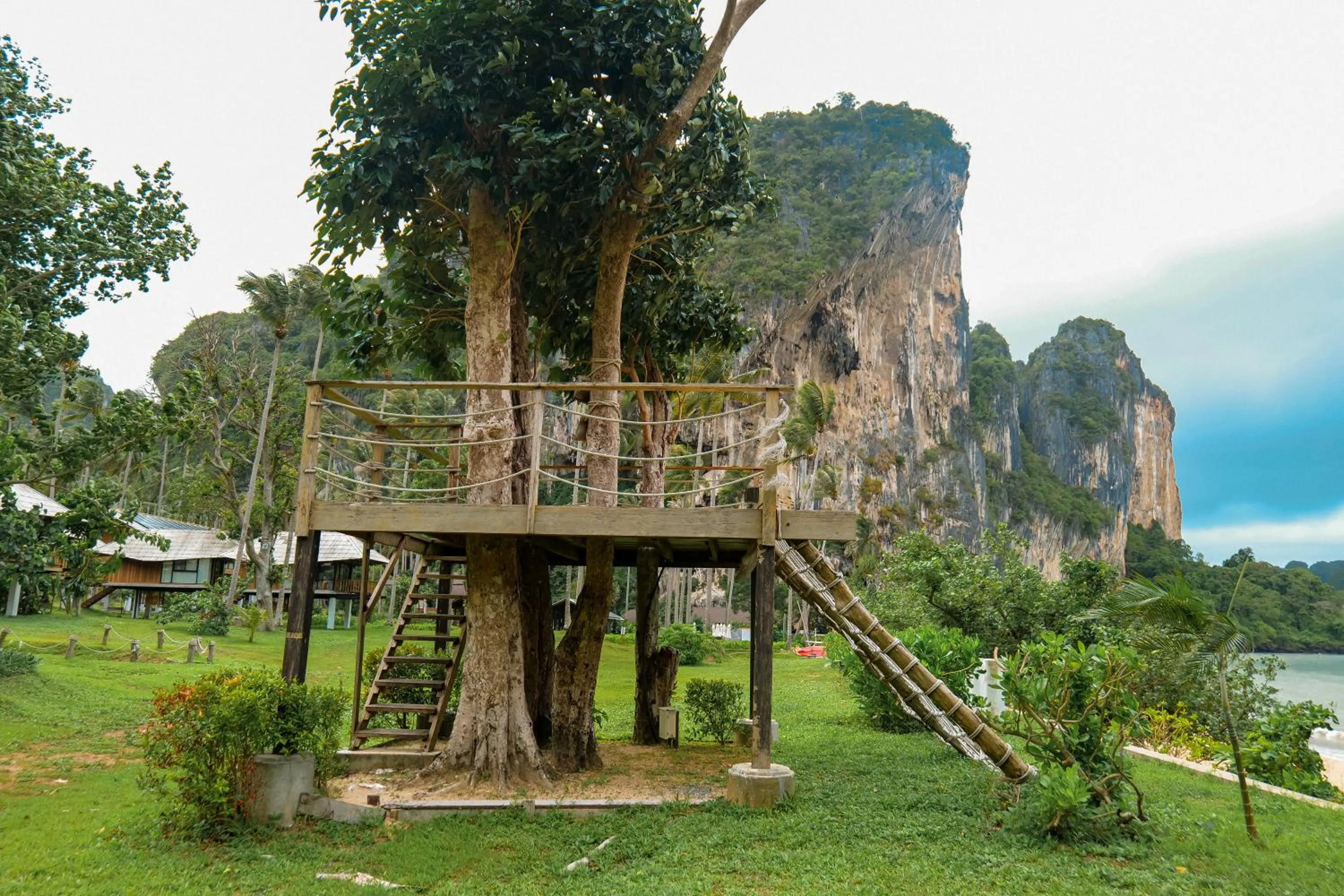 Property building in Tinidee Hideaway Tonsai Beach Krabi