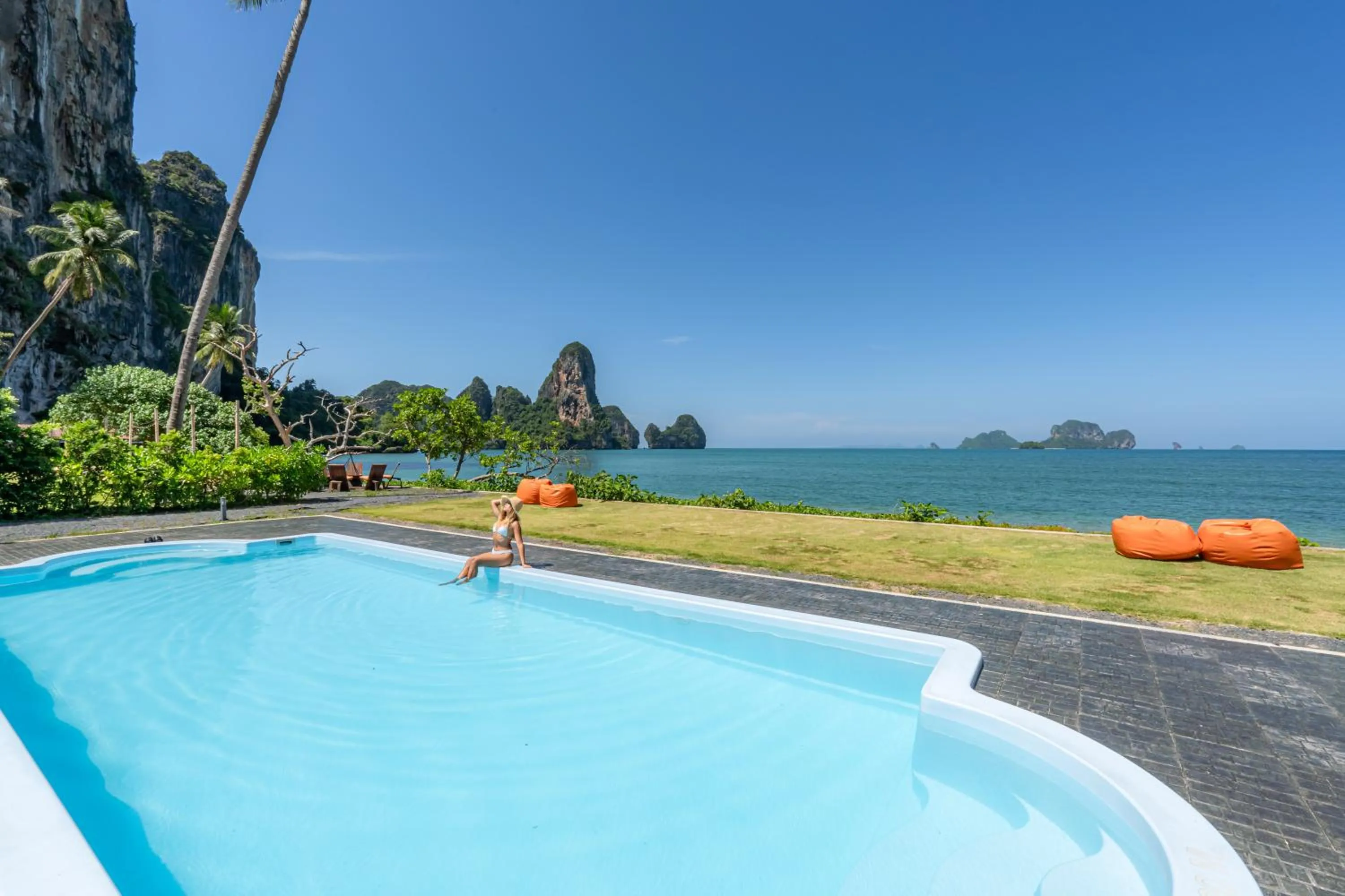Nearby landmark in Tinidee Hideaway Tonsai Beach Krabi