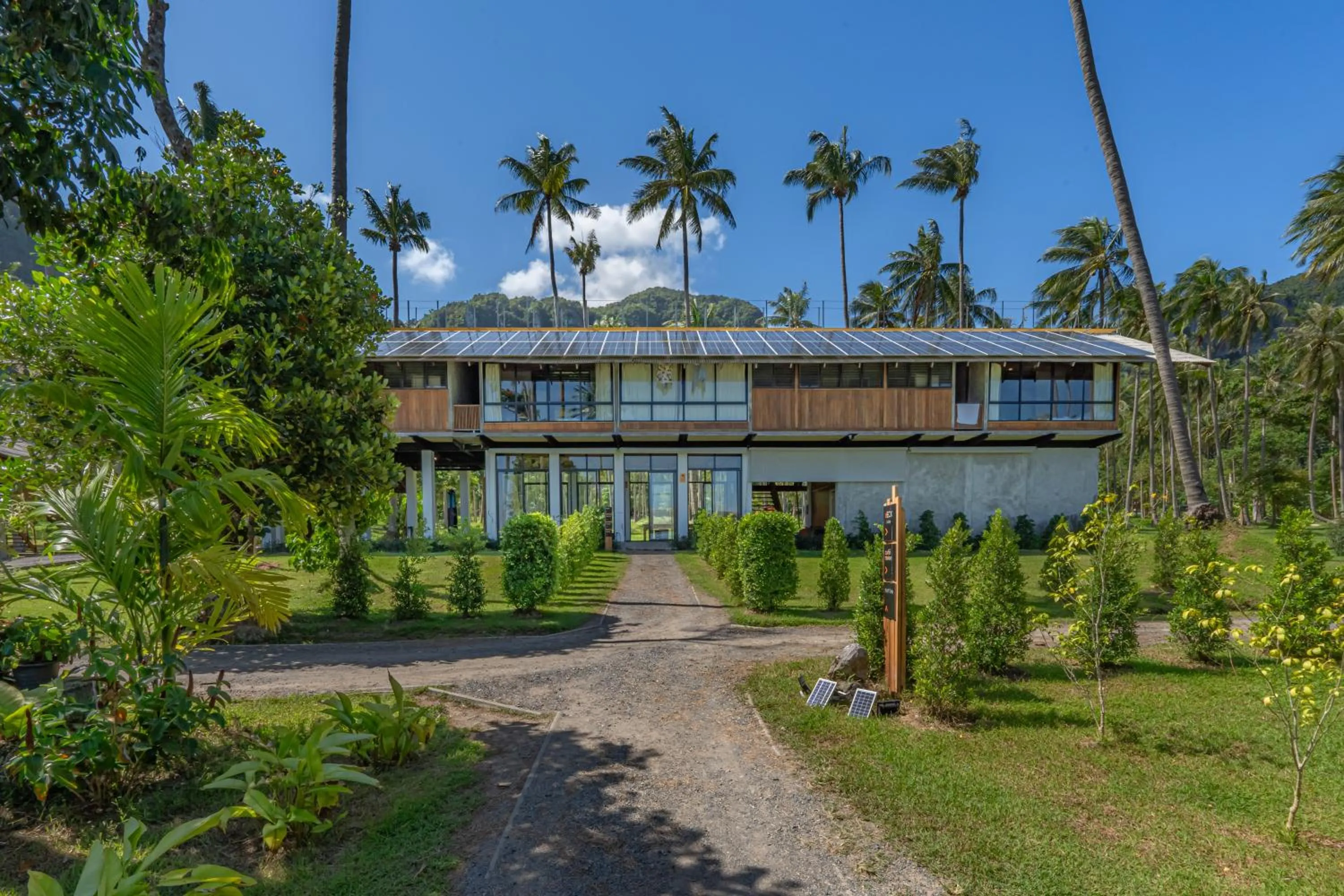 Property building in Tinidee Hideaway Tonsai Beach Krabi