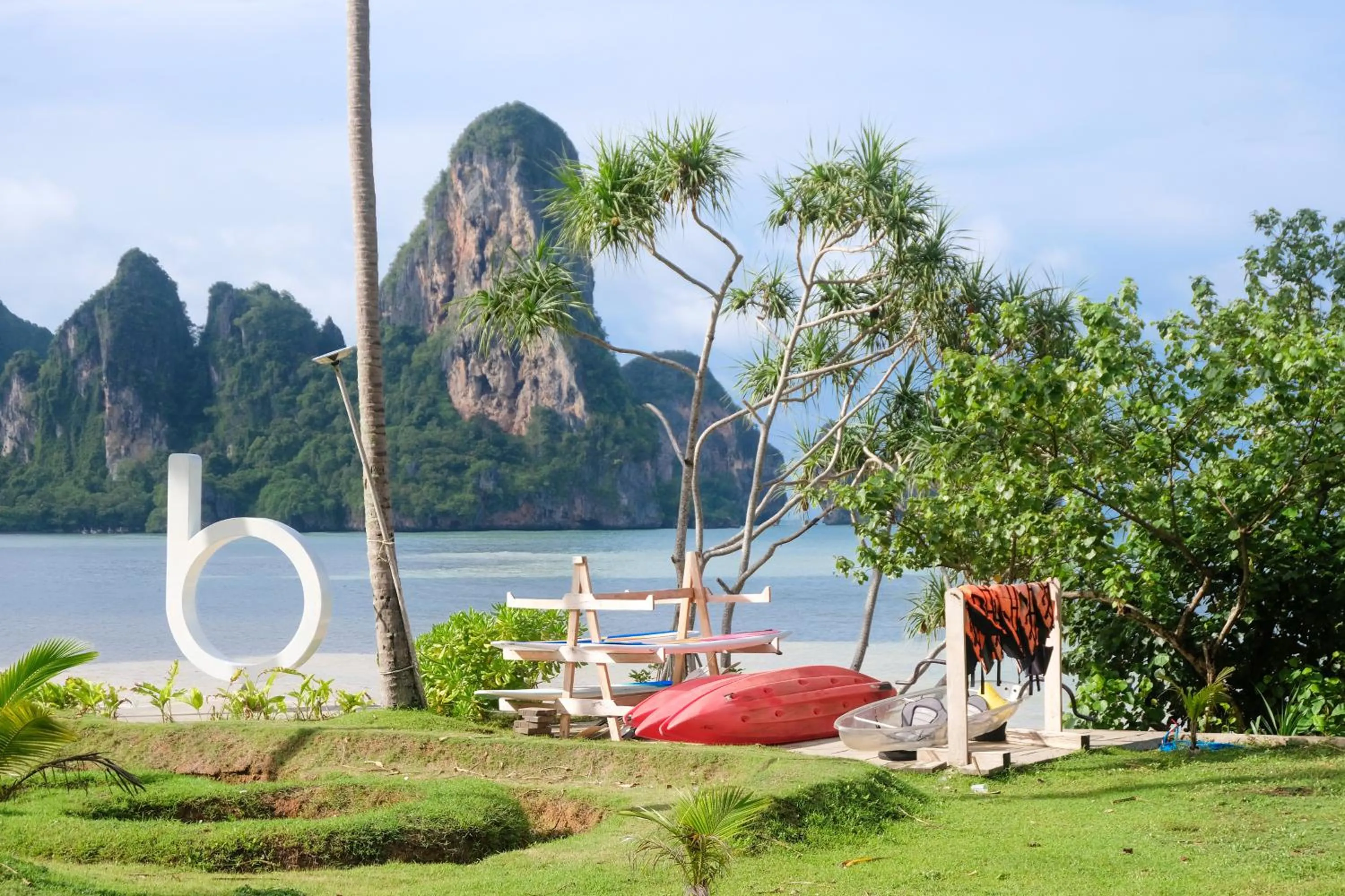 Nearby landmark in Tinidee Hideaway Tonsai Beach Krabi