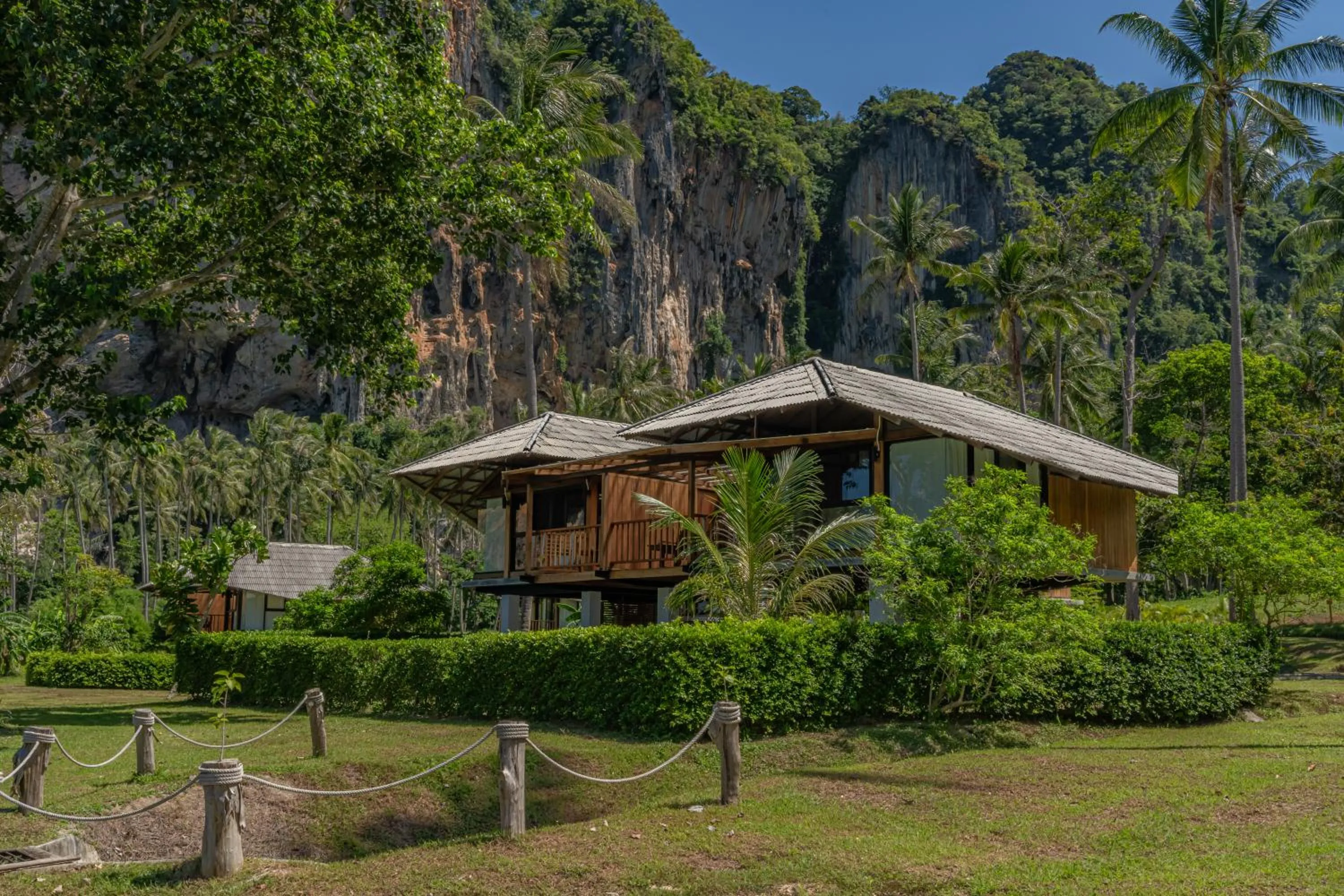 Property building in Tinidee Hideaway Tonsai Beach Krabi