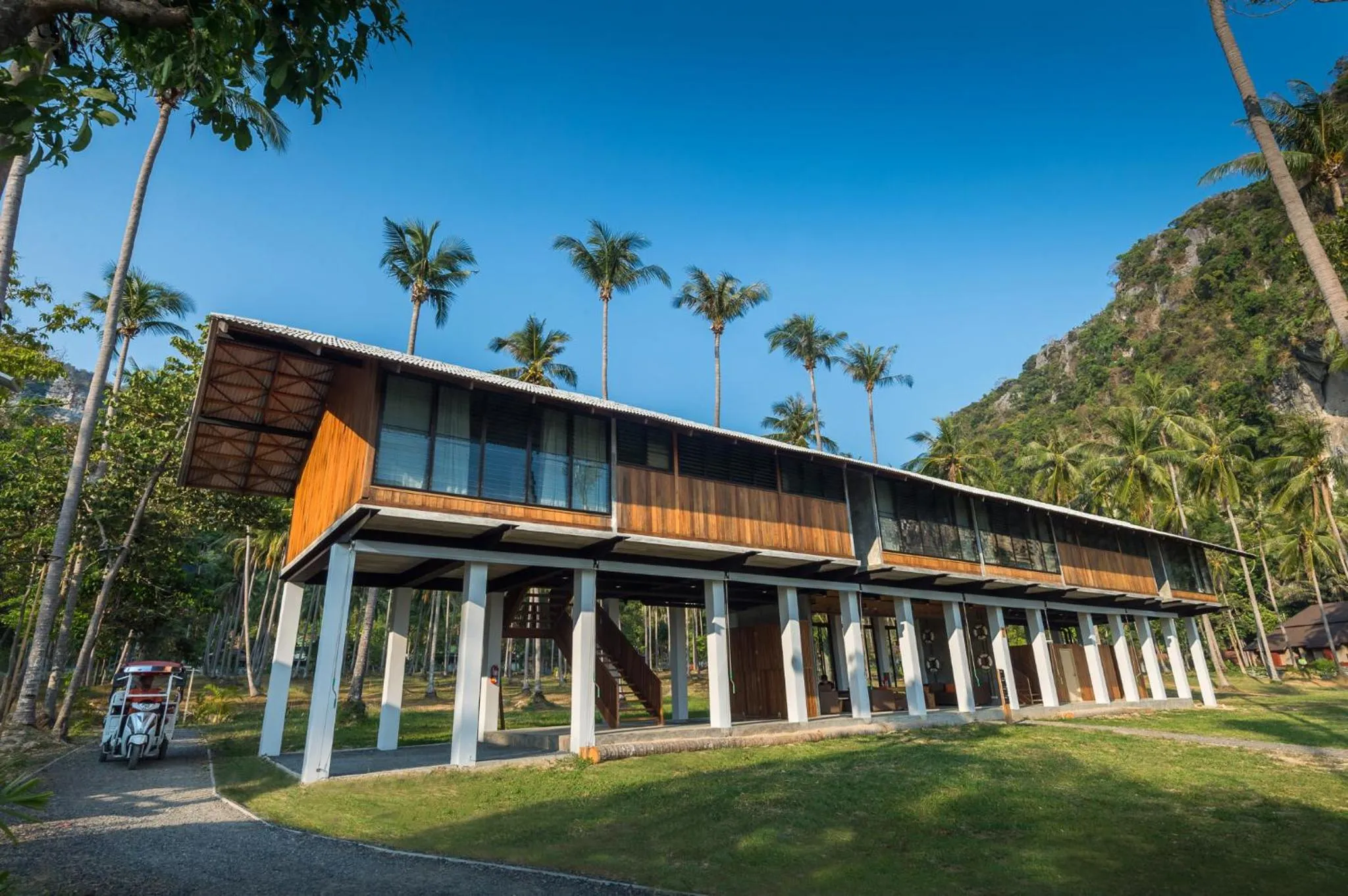 Property building in Tinidee Hideaway Tonsai Beach Krabi