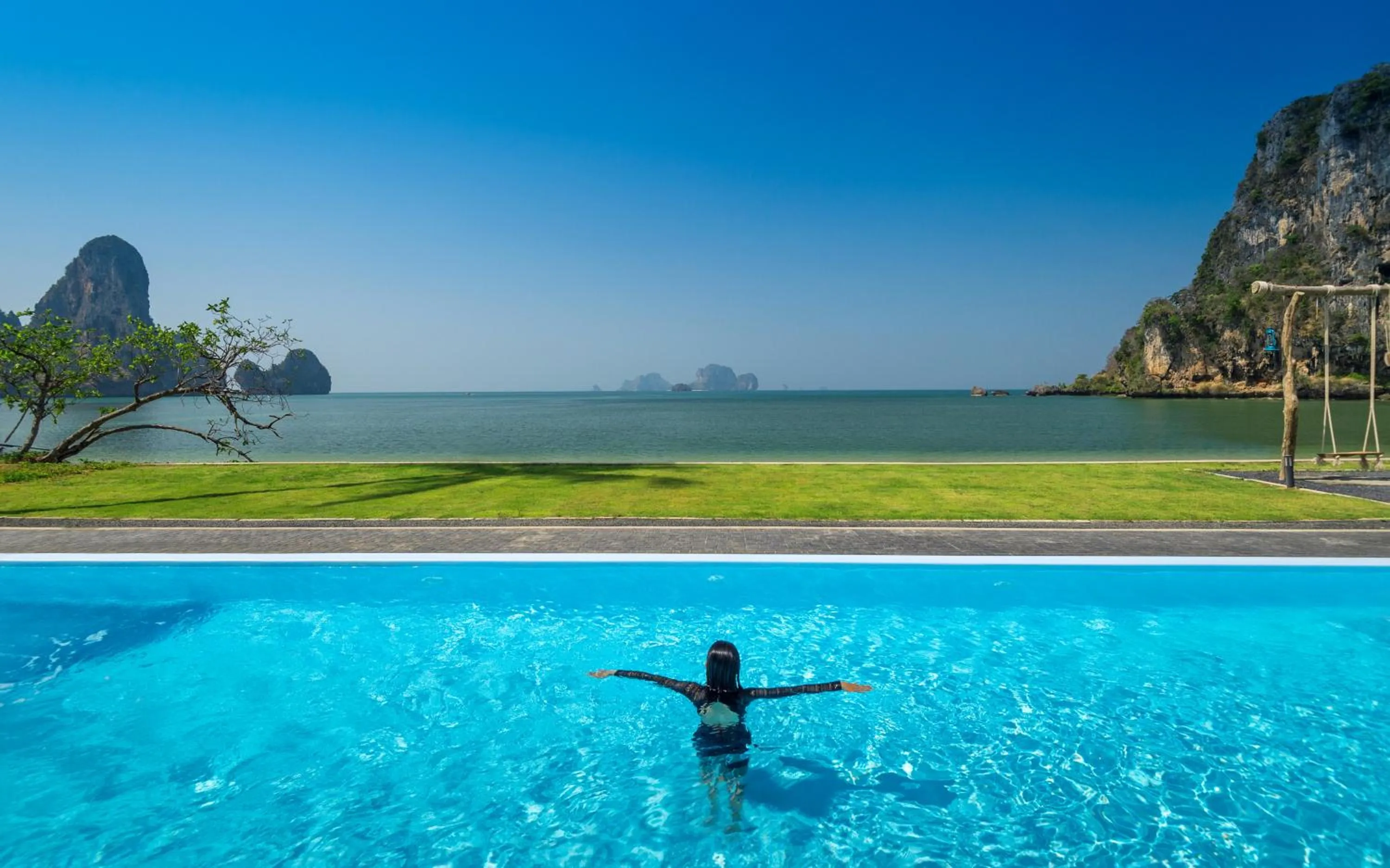 Swimming pool in Tinidee Hideaway Tonsai Beach Krabi