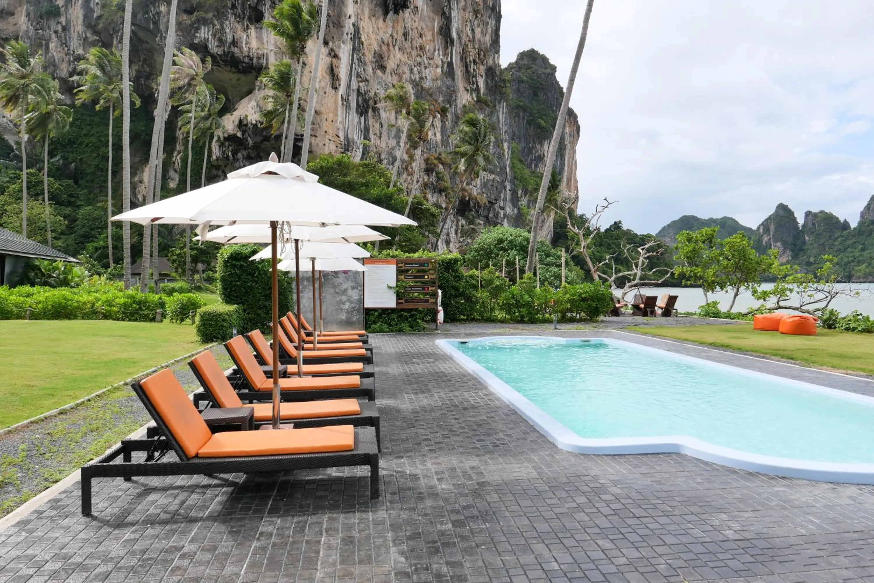 Nearby landmark in Tinidee Hideaway Tonsai Beach Krabi