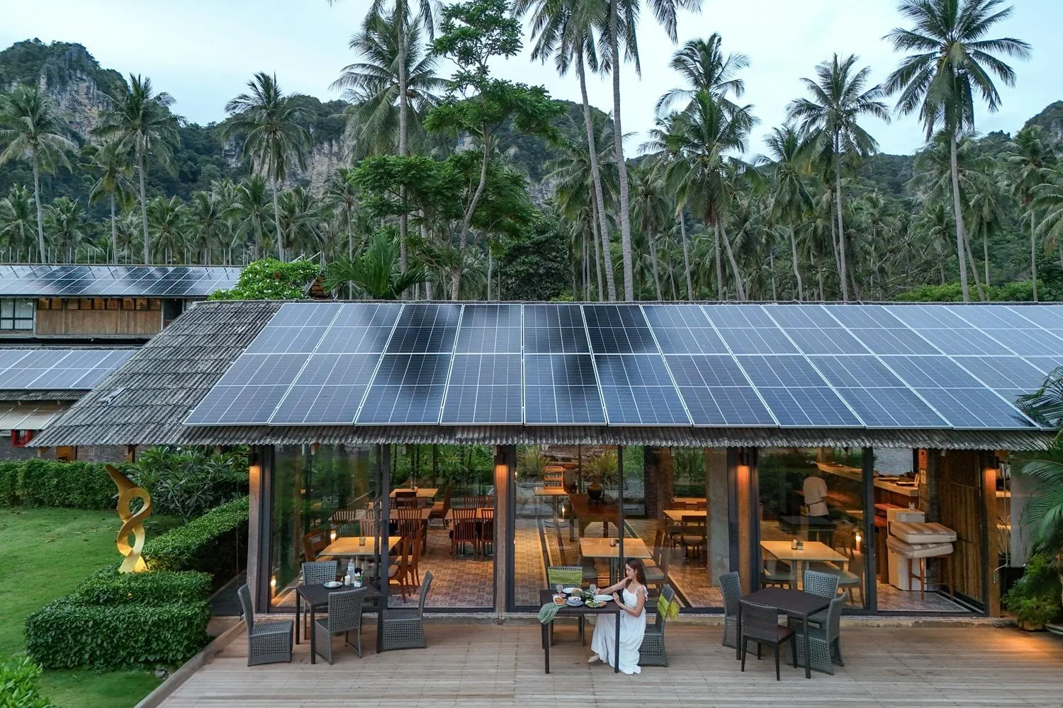 Restaurant/places to eat in Tinidee Hideaway Tonsai Beach Krabi