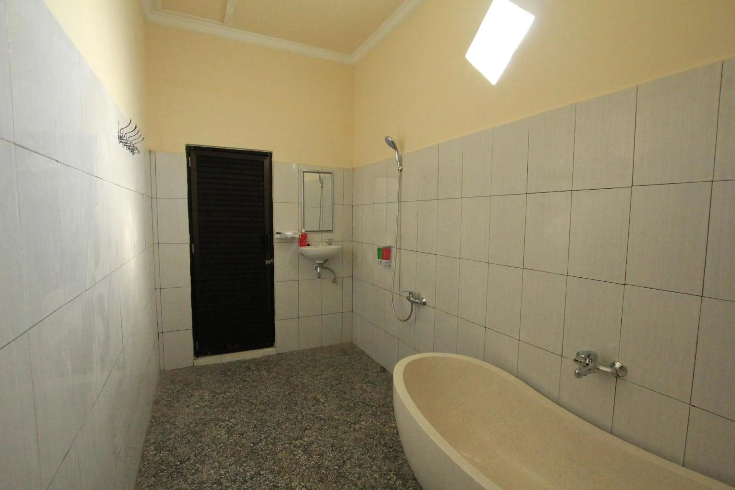 Bath in Ayuna Family Ubud