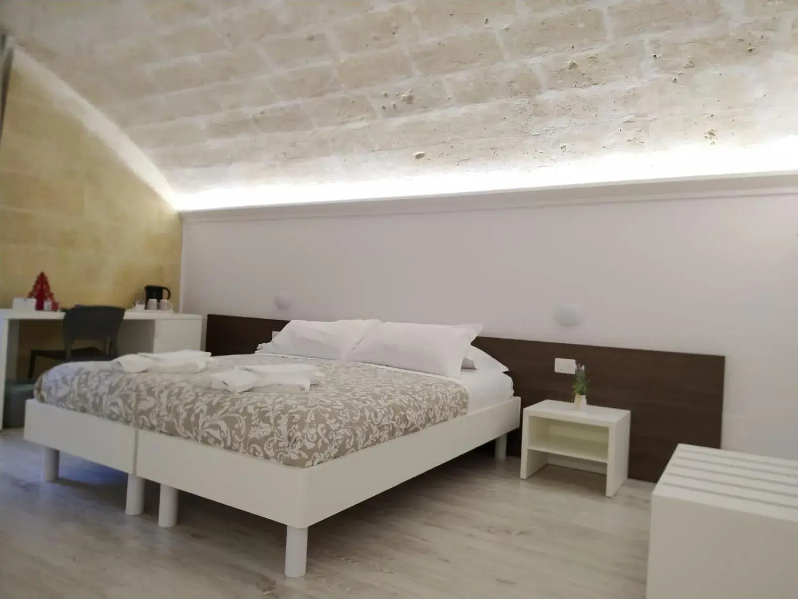 Large Double or Twin Room in In & Out Matera Large Double or Twin Room in In & Out Matera