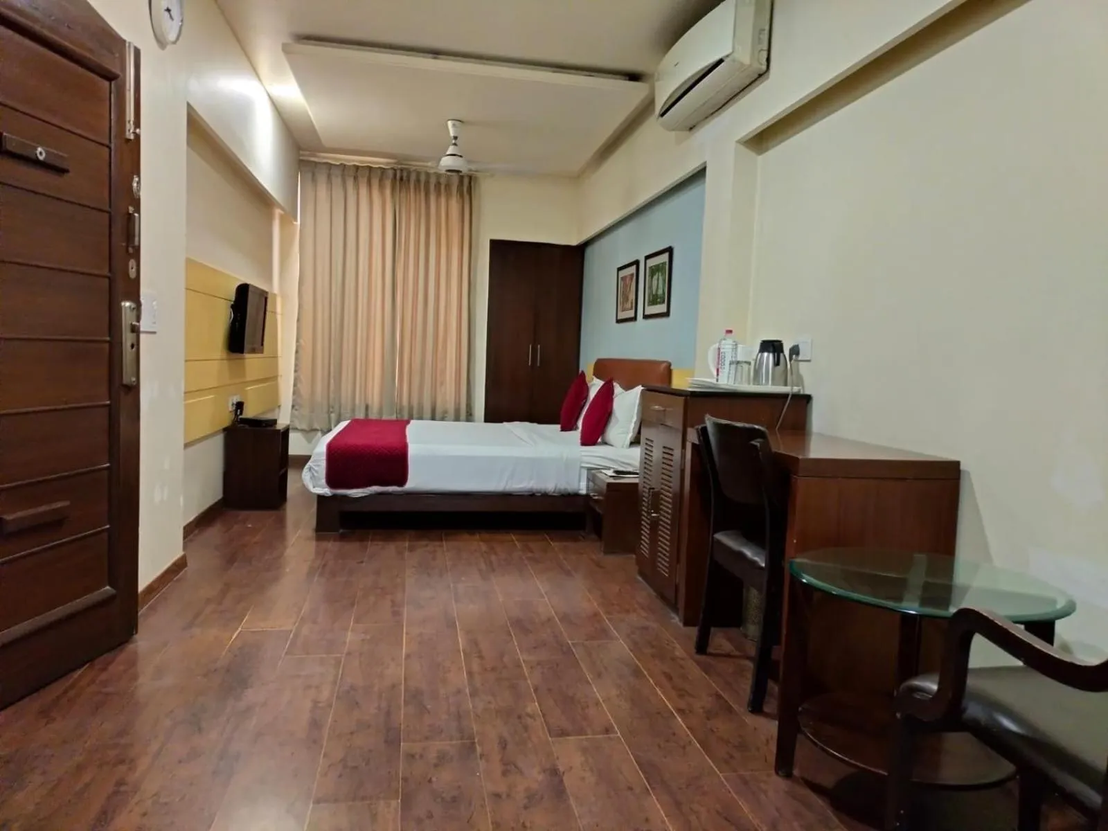 Bed in HOTEL NANGIS PRIDE