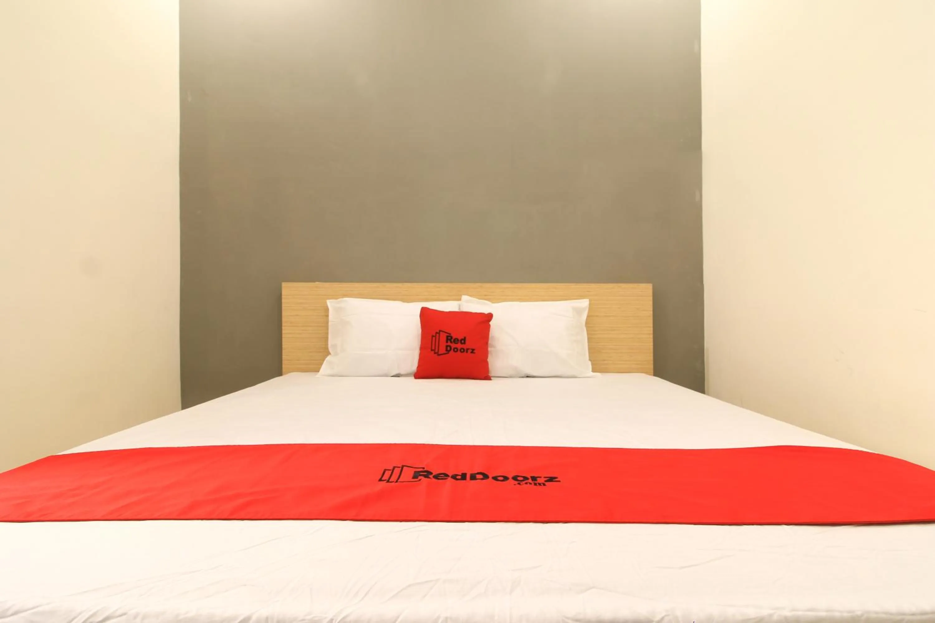Bedroom, Bed in RedDoorz at Hotel Putra Perdana Klaten