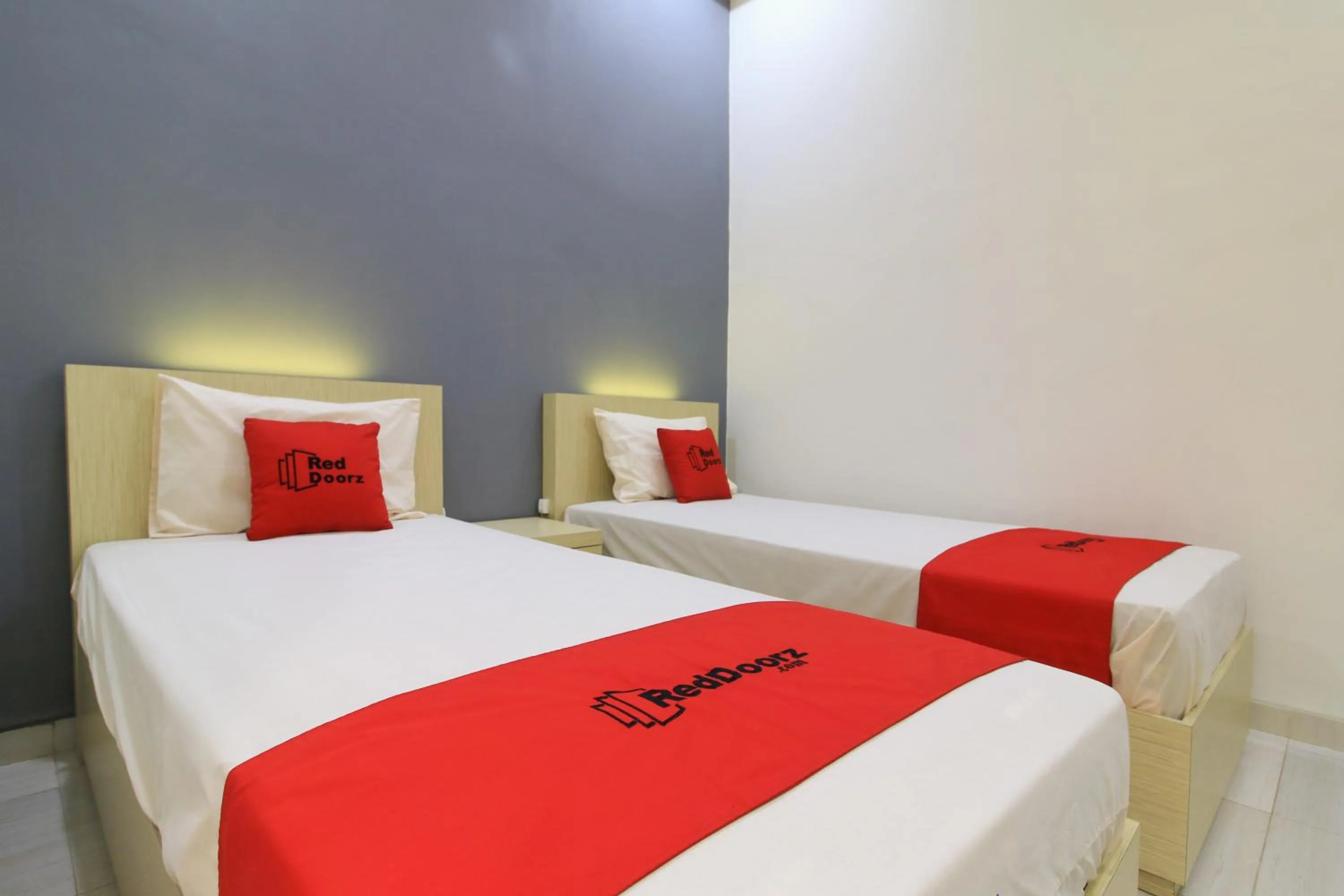 Bedroom, Bed in RedDoorz at Hotel Putra Perdana Klaten