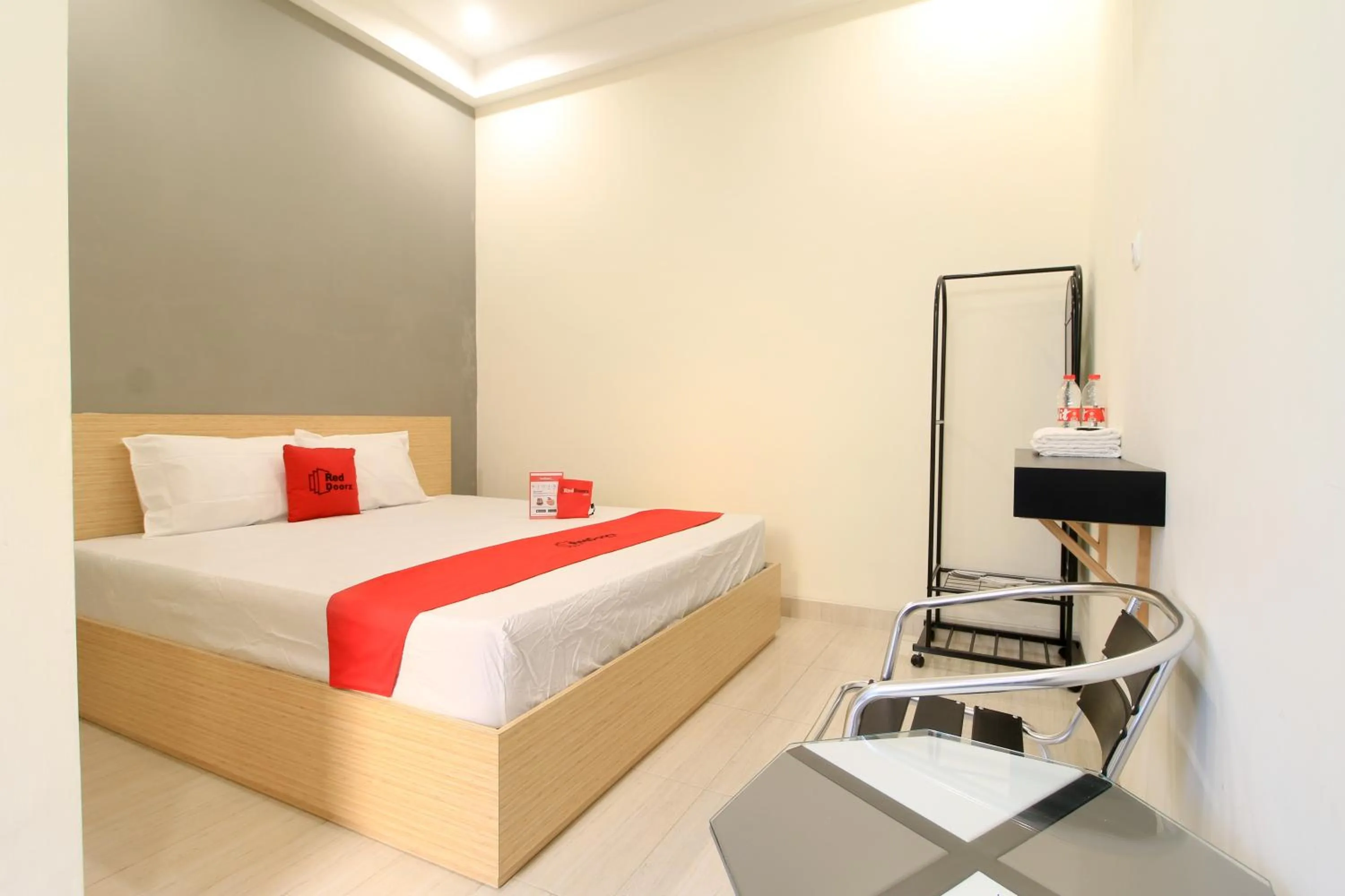 Bed in RedDoorz at Hotel Putra Perdana Klaten