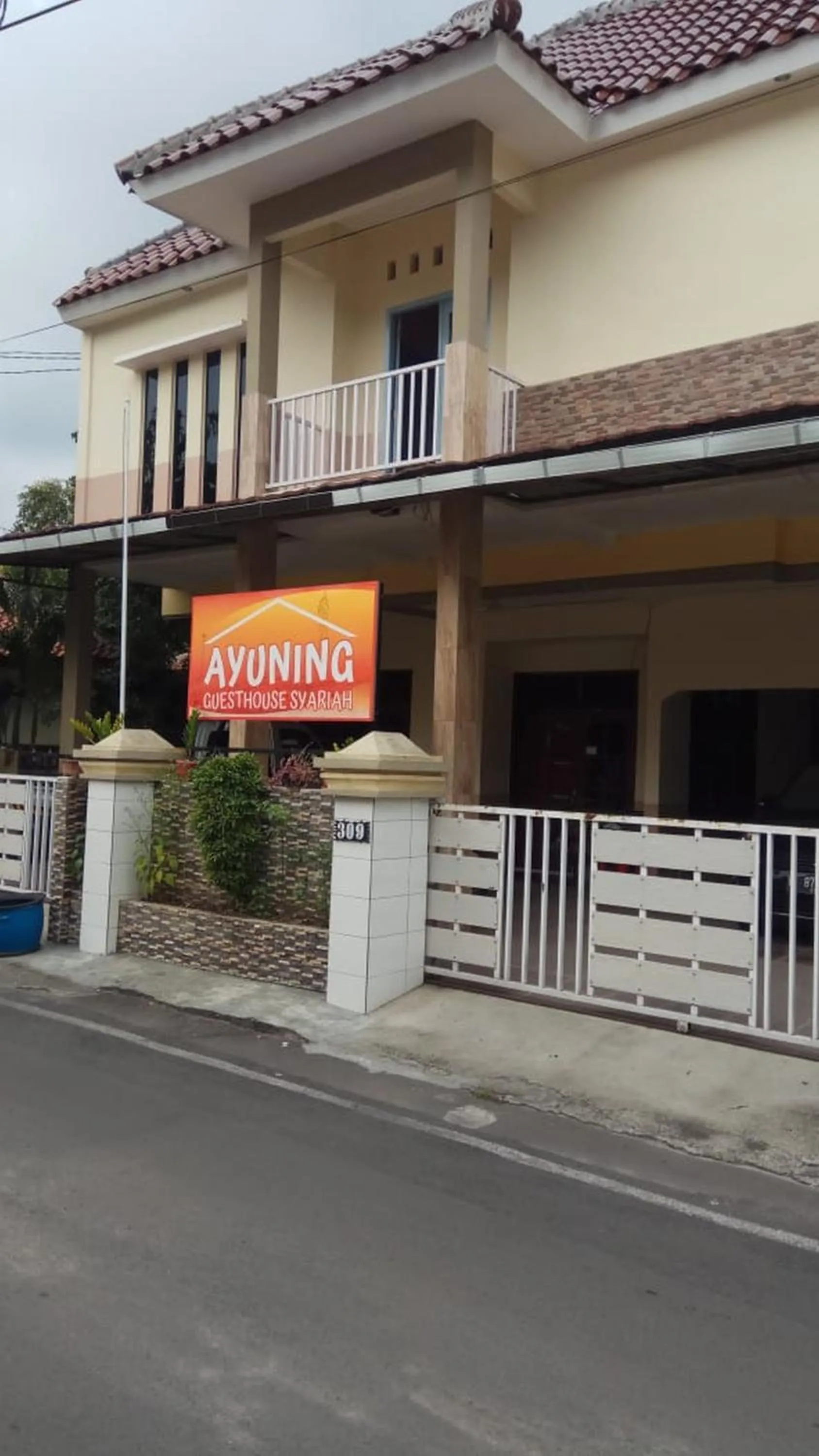 Property building in Ayuning Guest House Syariah Semarang Mitra RedDoorz