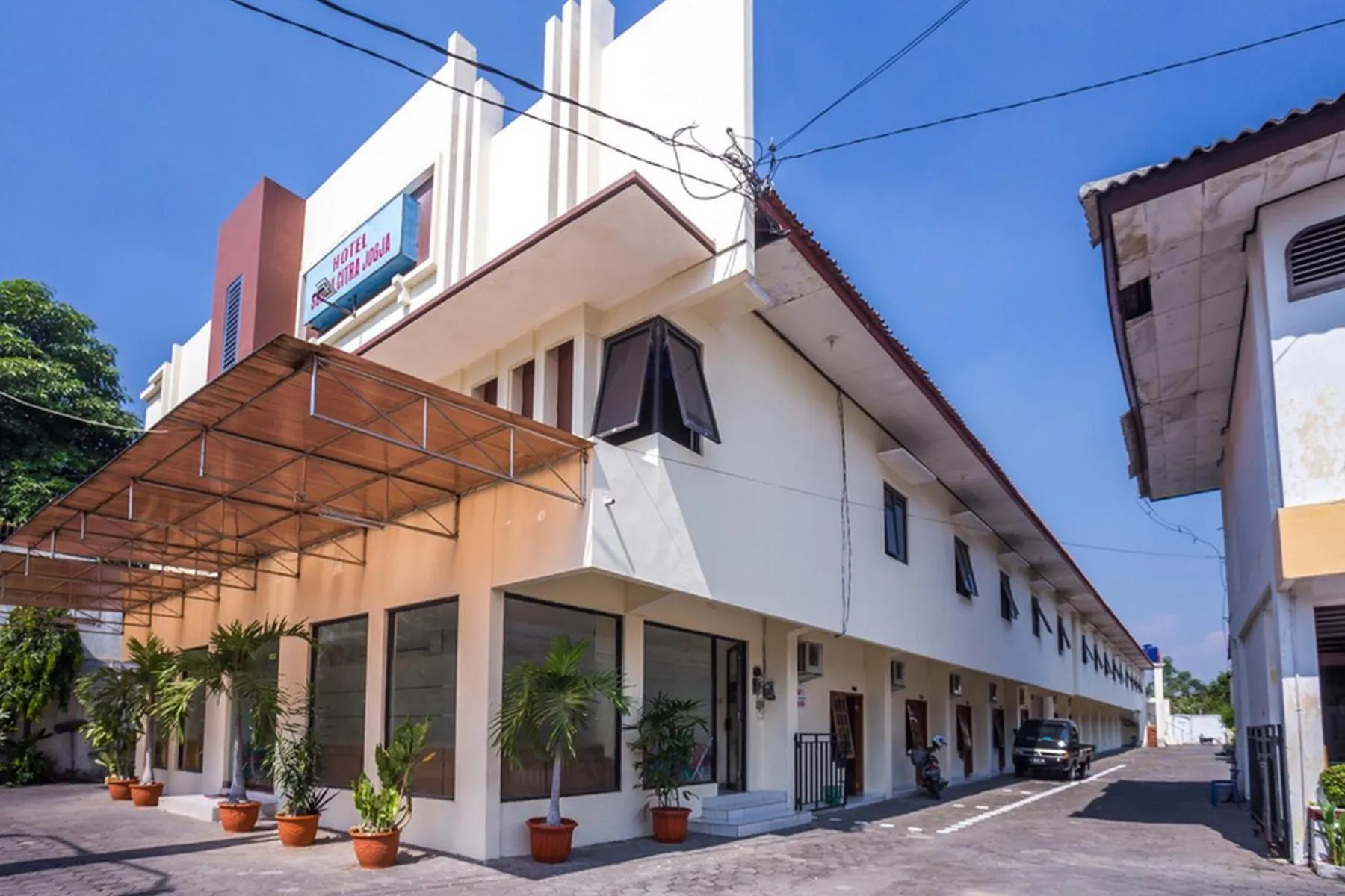 Property logo or sign in RedDoorz near XT Square 2