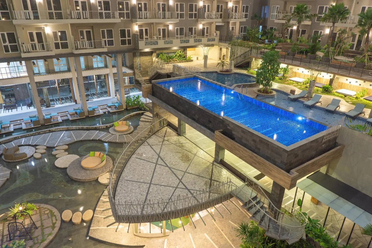 Swimming pool in Grande Valore Hotel Cikarang