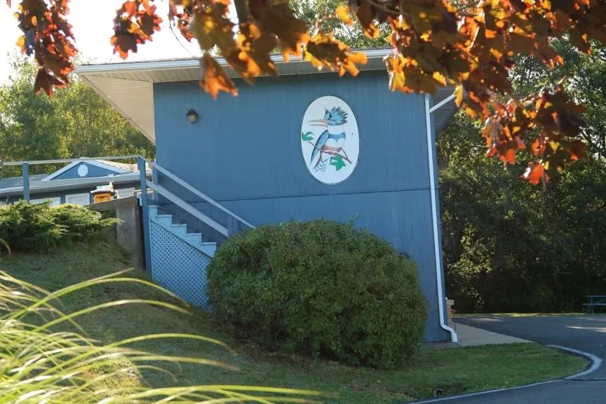 Property building in Coastal Inn - Kingfisher