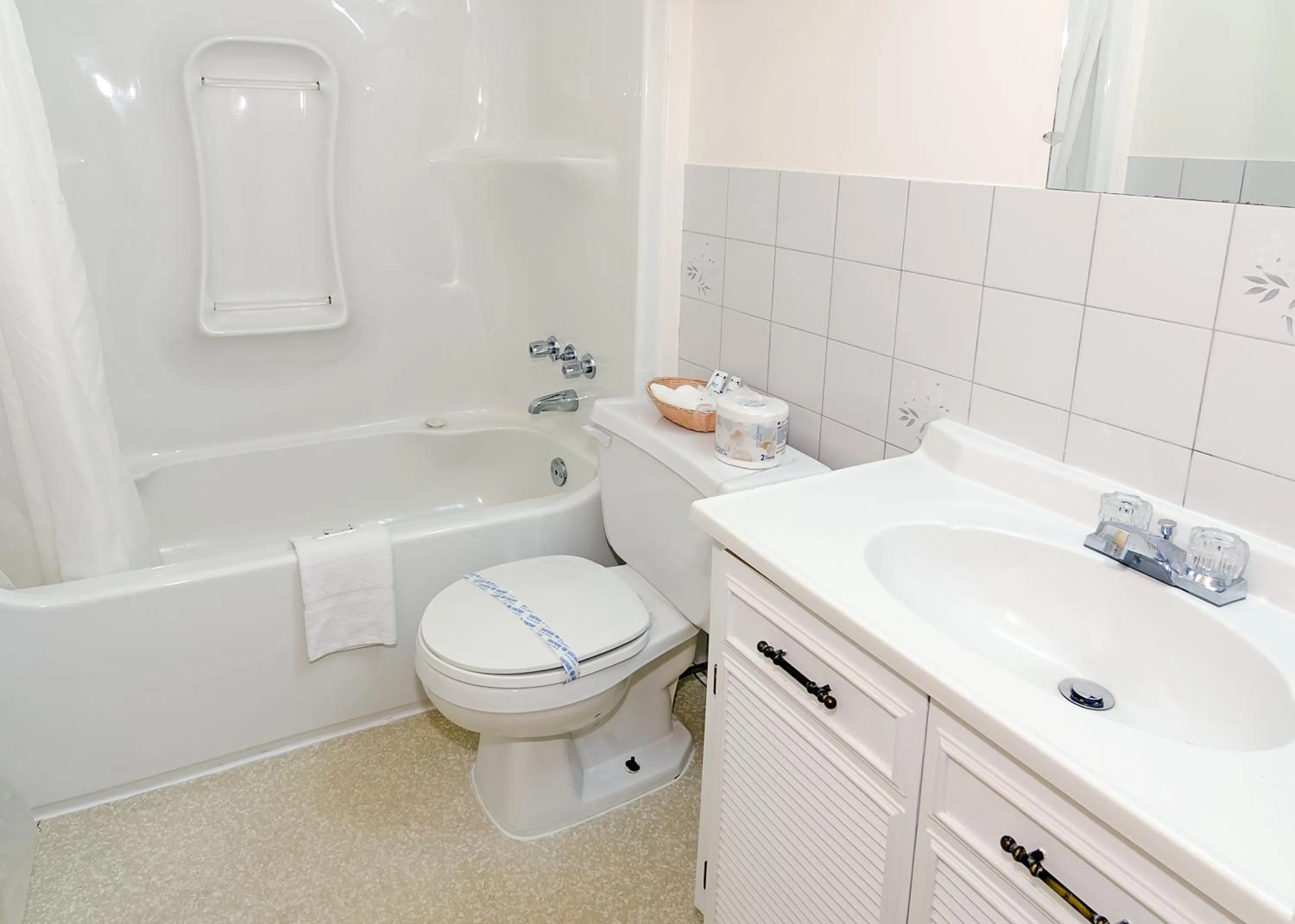 Shower in Coastal Inn - Kingfisher