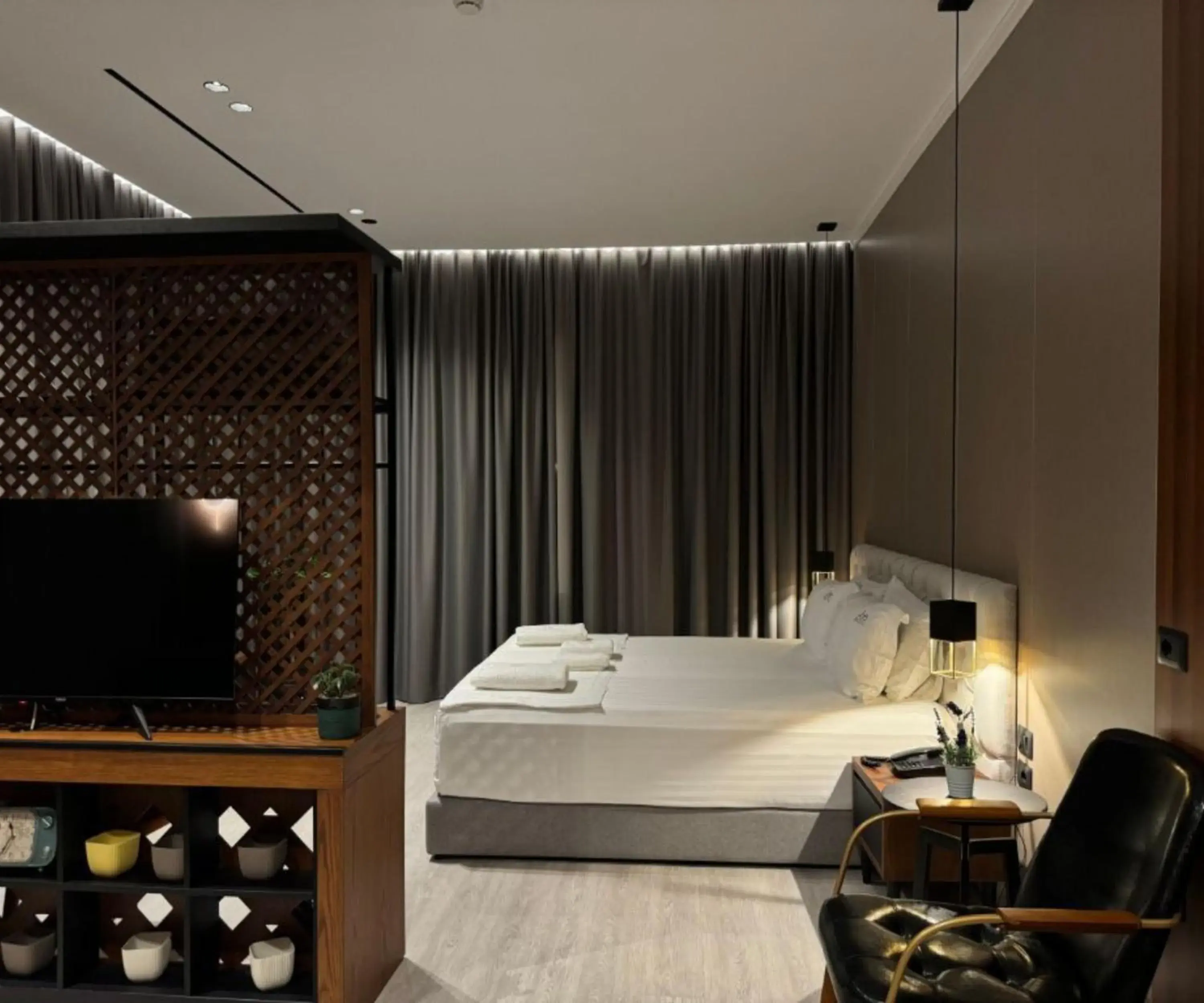 Deluxe Suite in Area Hotel Deluxe Suite in Area Hotel