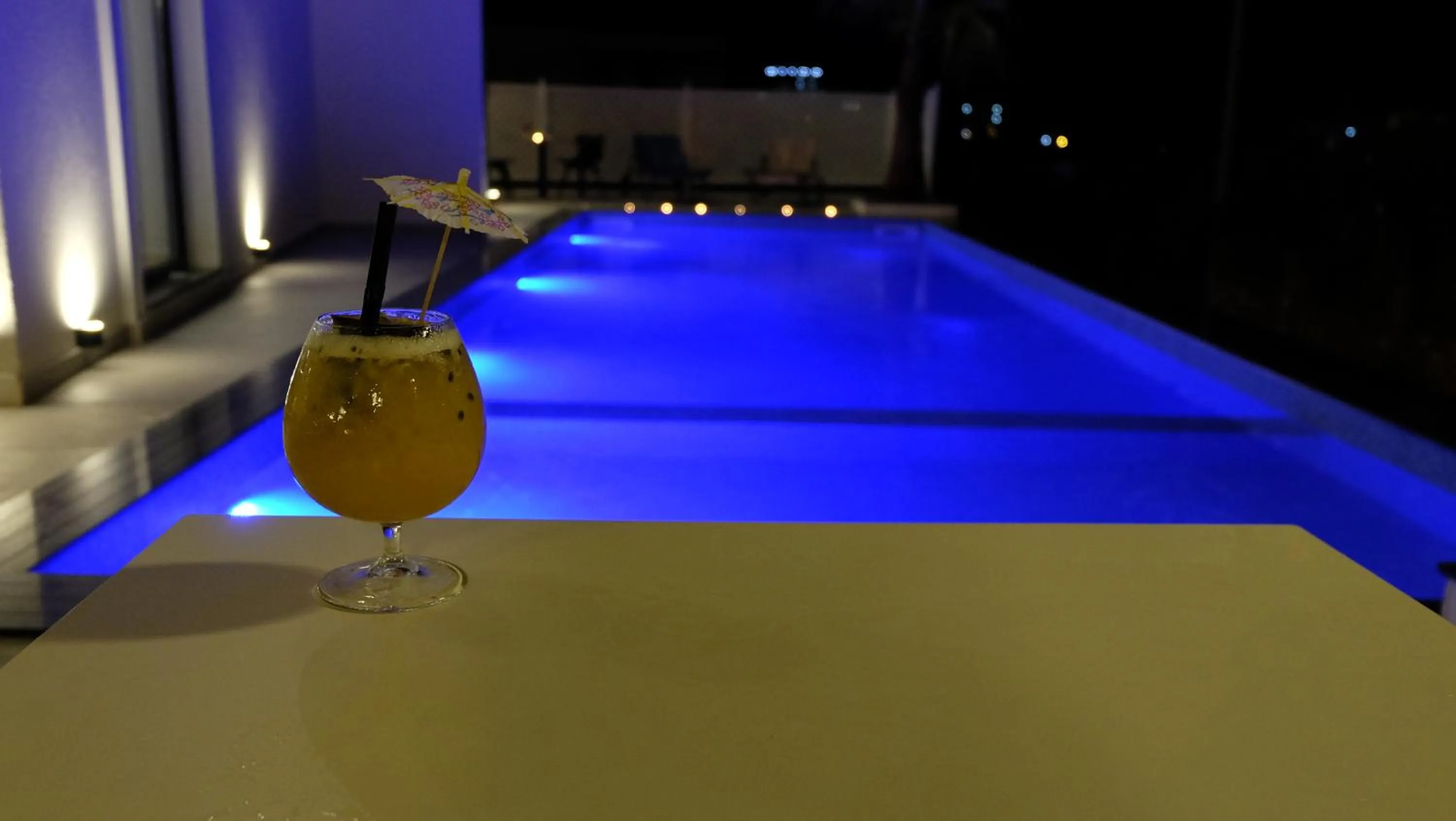 Swimming pool in Area Hotel