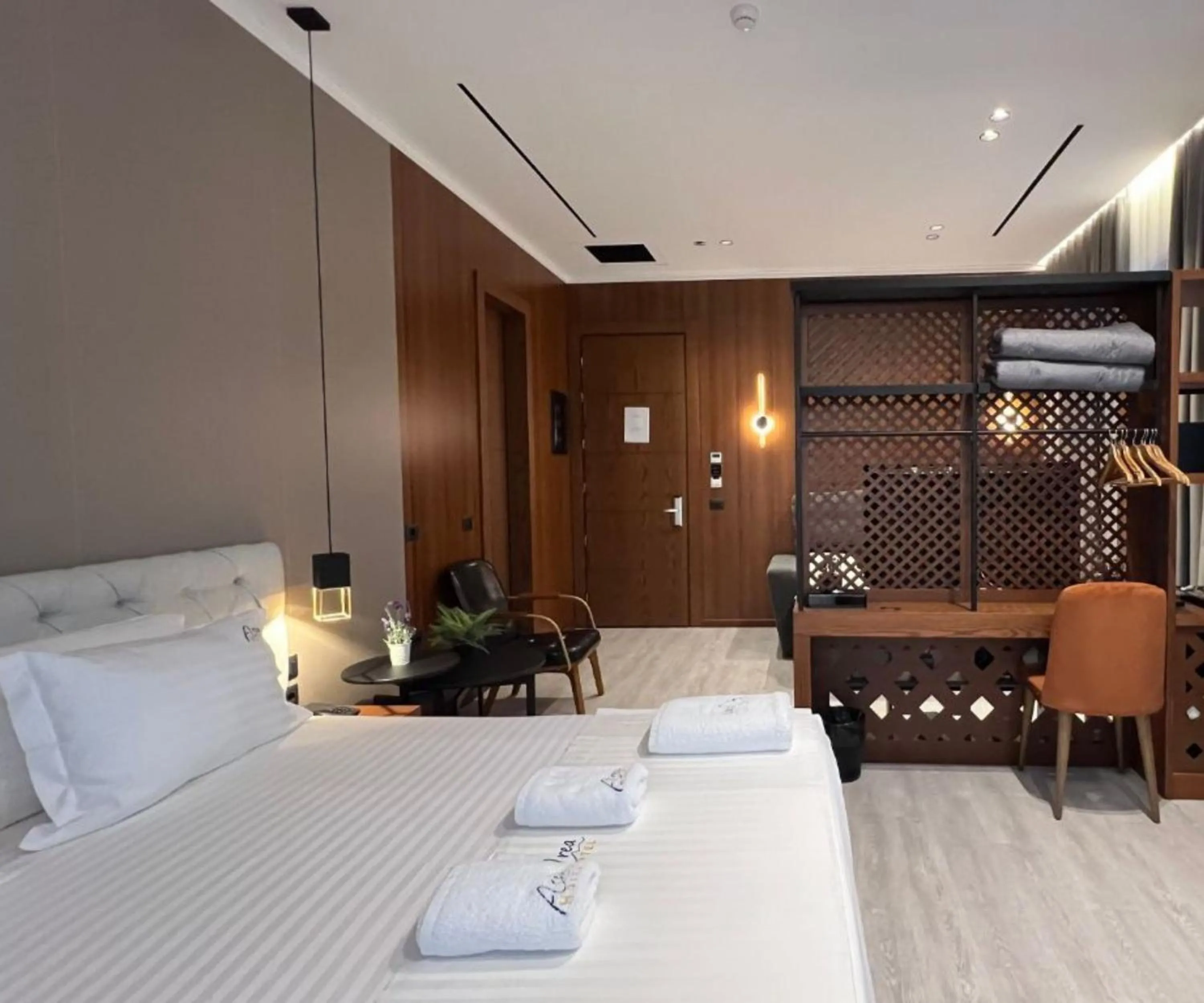 Seating area, Bed in Area Hotel