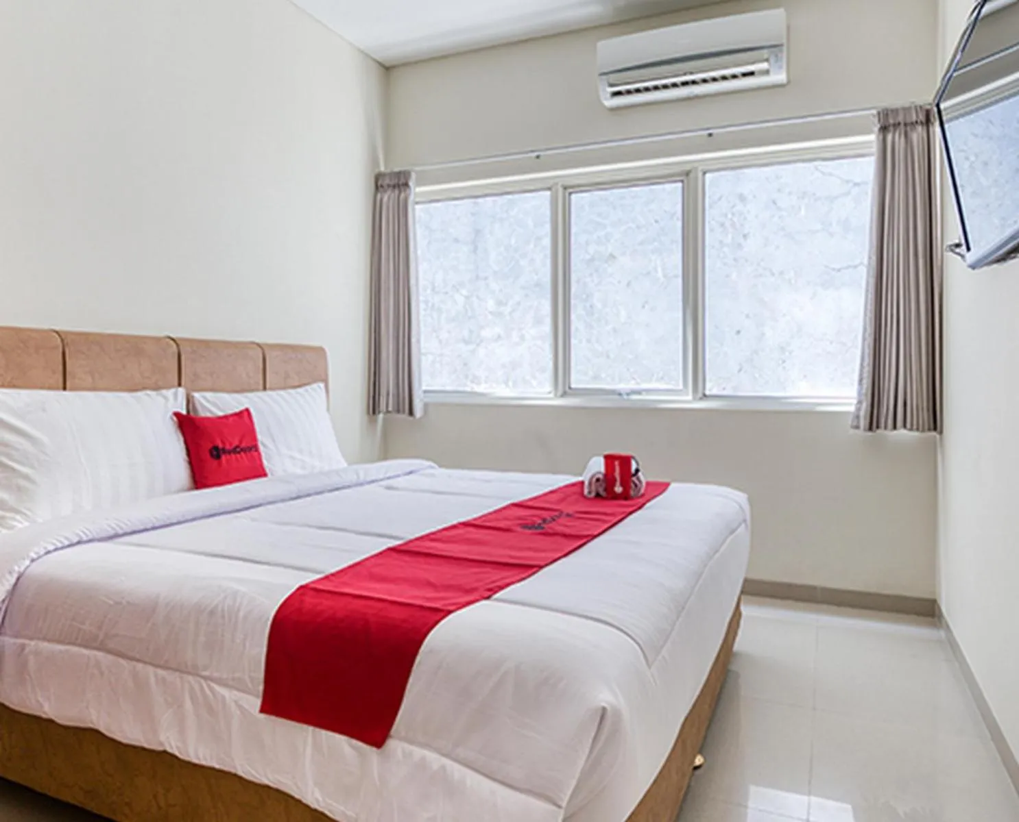Bedroom, Bed in RedDoorz near Ciputra World 3