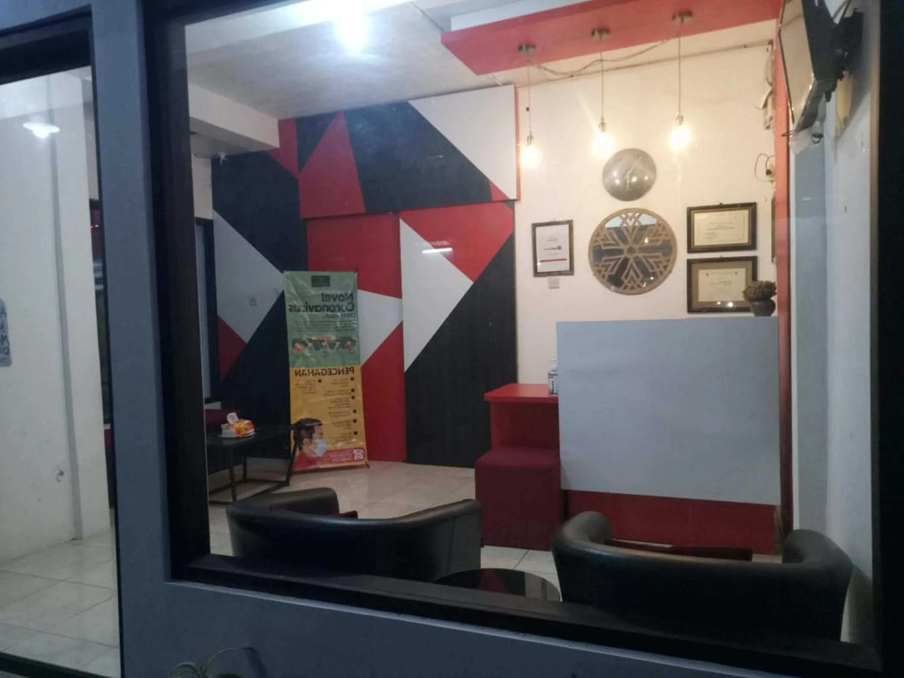 Lobby or reception in RedDoorz @ Tretes 2