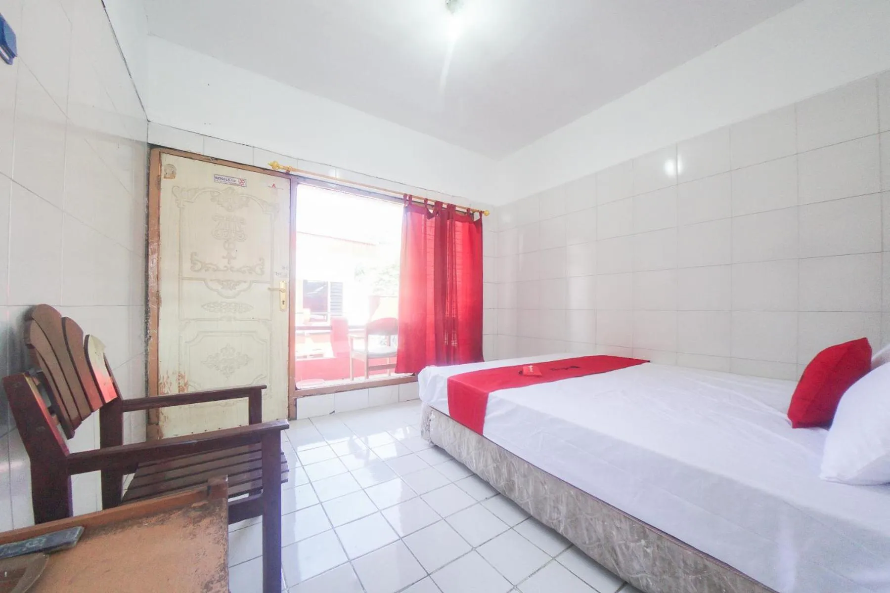 Bed in RedDoorz @ Tretes 2