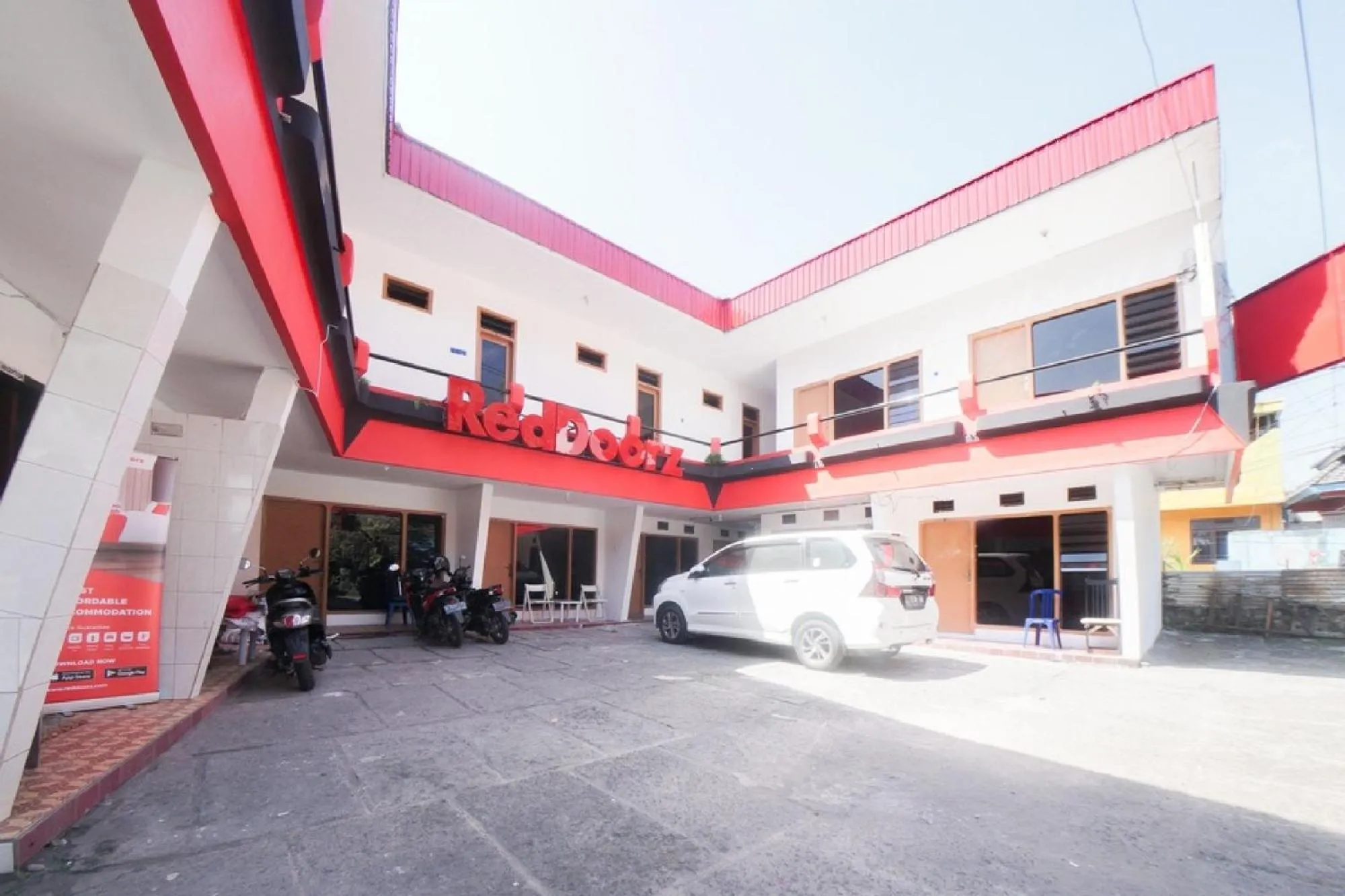 Facade/entrance in RedDoorz @ Tretes 2